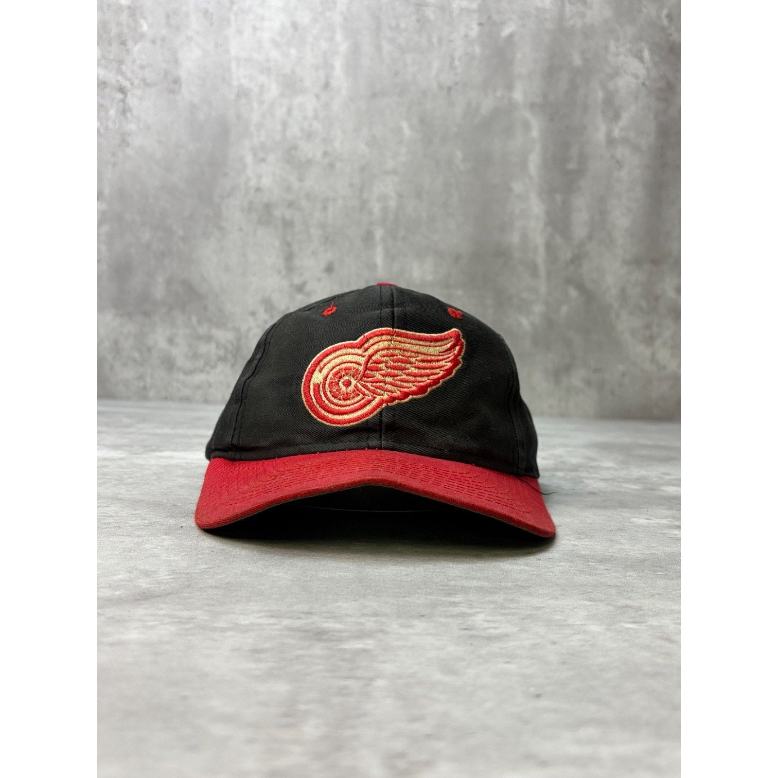 Vintage 90s Detroit Red Wings NHL Embroidered Logo Snapback Hat OSFA