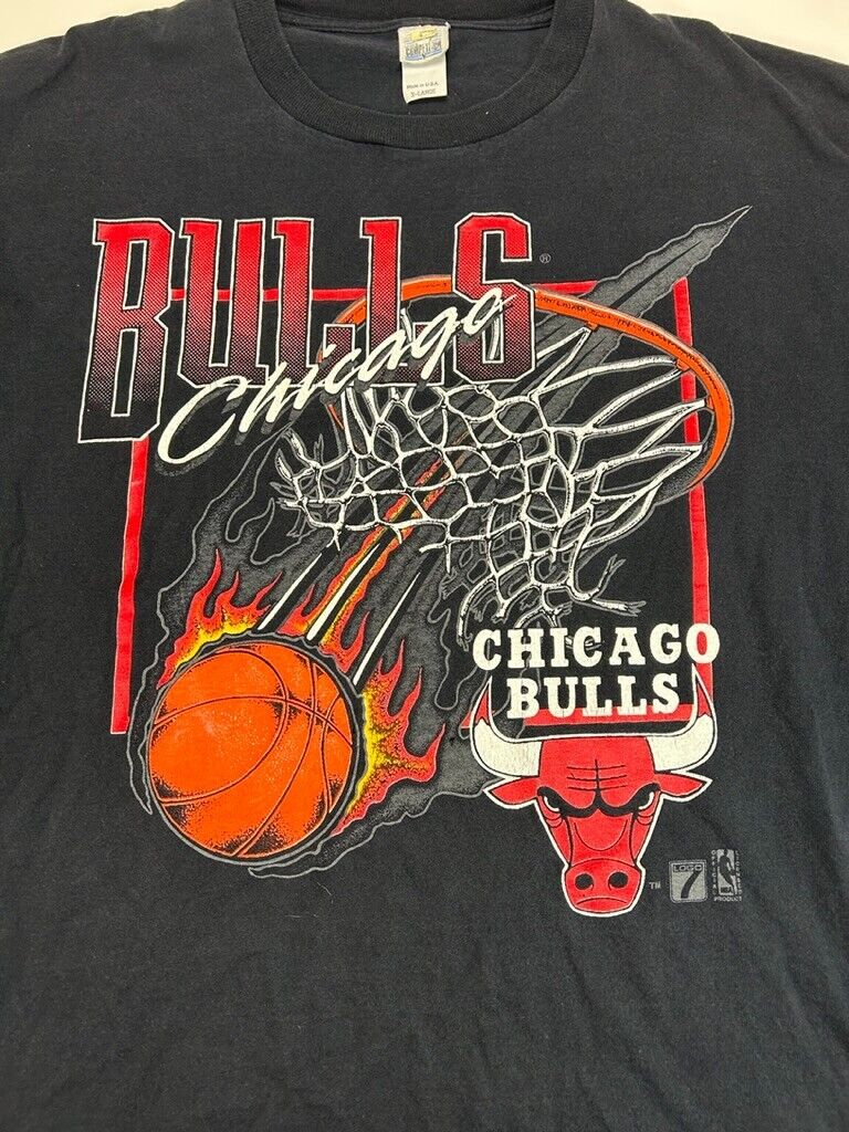 Vintage 90s Chicago Bulls NBA Flaming Basketball T-Shirt Size Large Made in USA