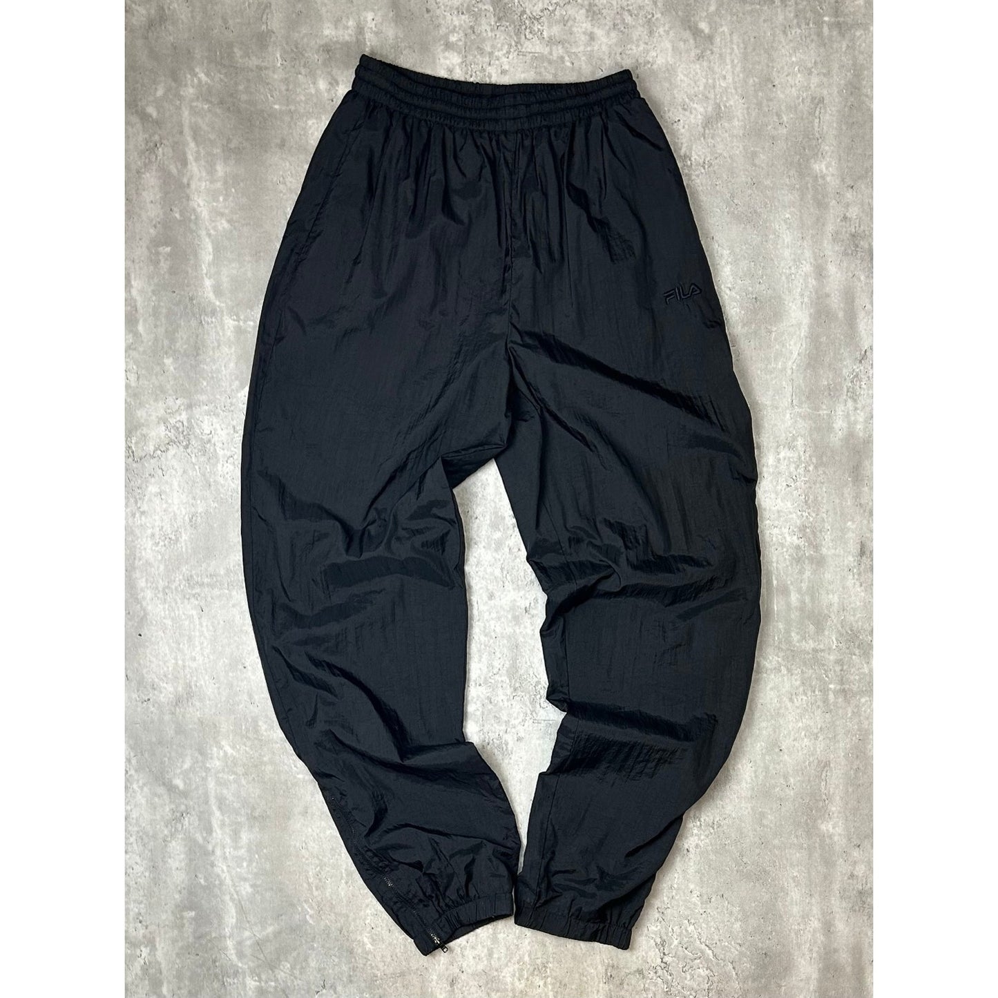 Vintage 90s Fila Tonal Embroidered Logo Nylon Track Pants Size XL Black