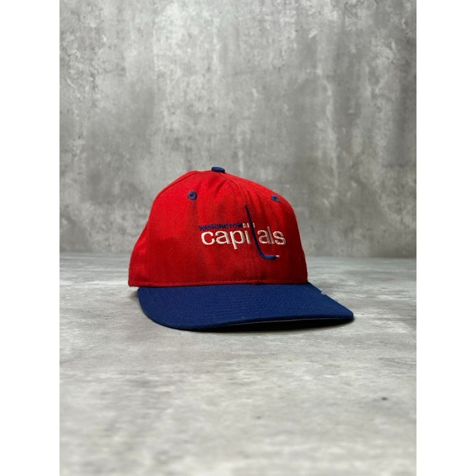 Vintage 90s Washington Capitals NHL Embroidered Spellout Snapback Hat OSFA