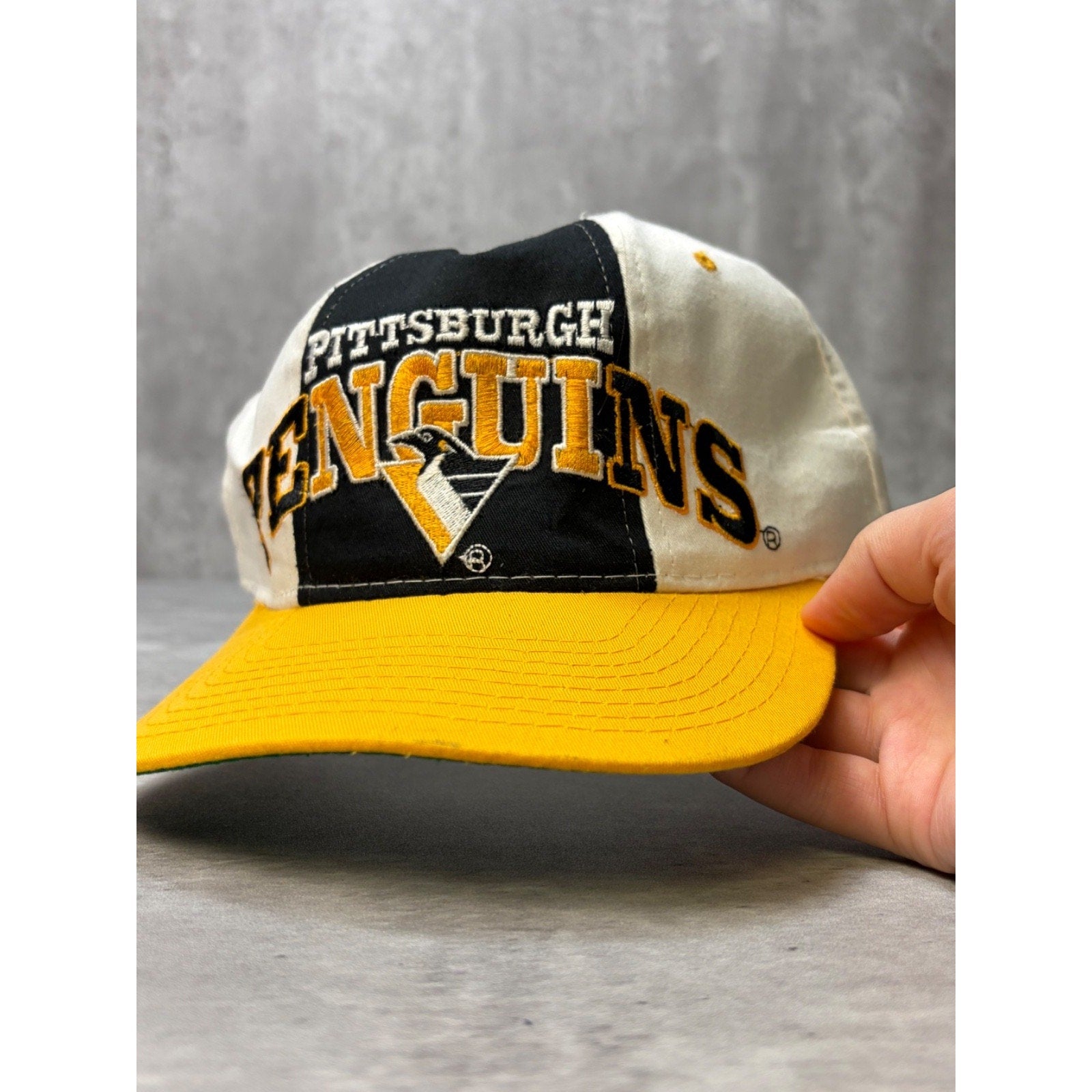 Vintage 90s Pittsburgh Penguins NHL Embroidered Starter Snapback Hat OSFA