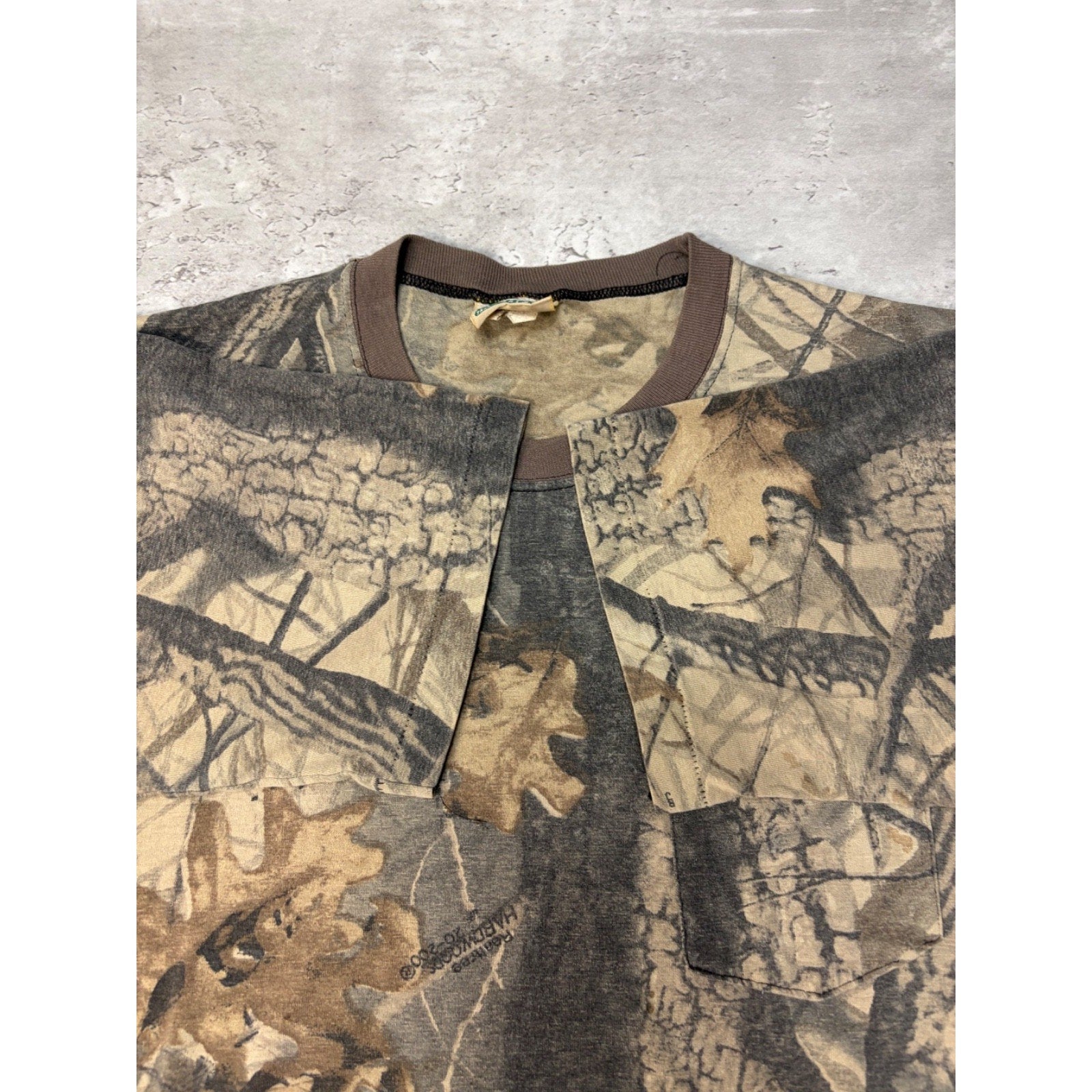 Vintage 90s Realtree Hardwoods Tree Camo Hunting T-Shirt Size Large