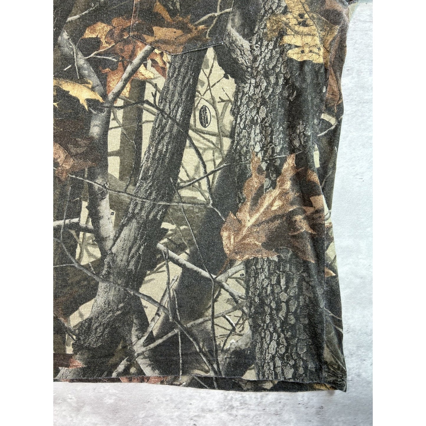 Vintage Realtree Hardwoods Tree Camo Hunting Pocket T-Shirt Size XL