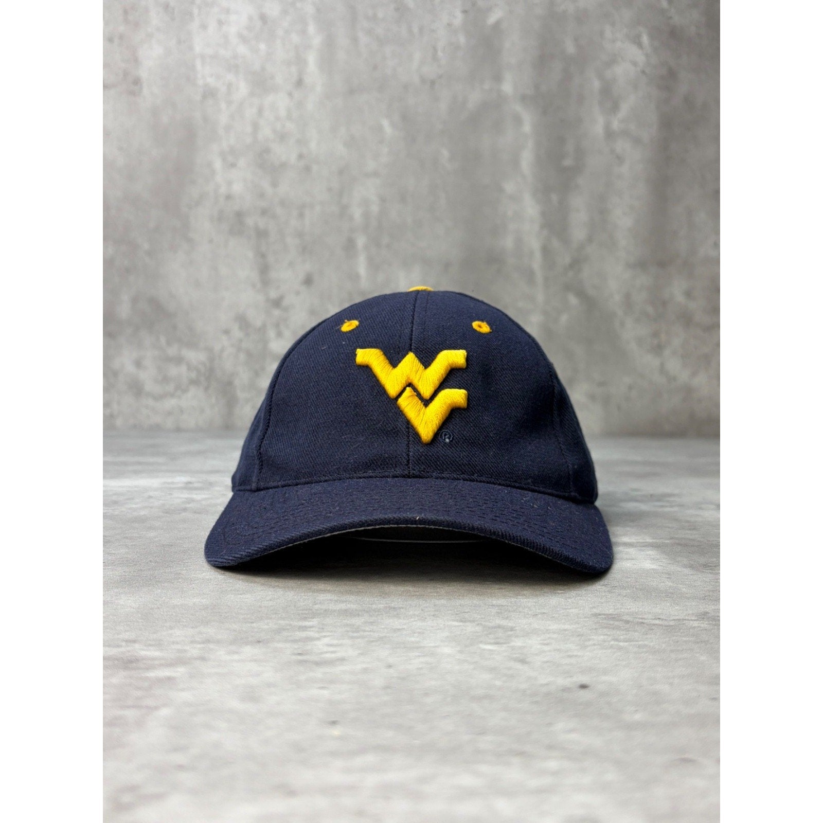 Vintage West Virginia Mountaineers NCAA Embroidered Logo Snapback Hat OSFA