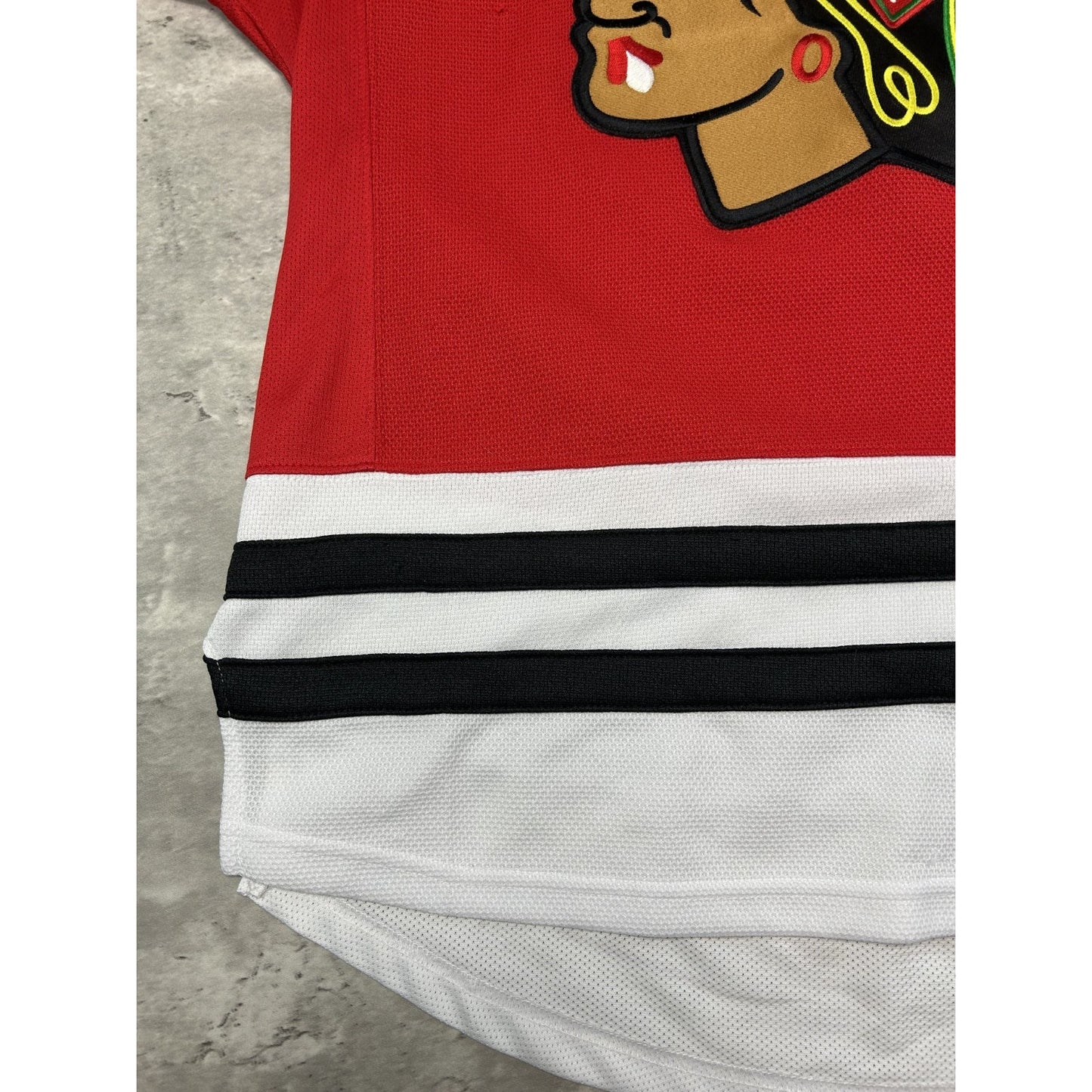 Johnathan Towes #19 Chicago Blackhawks NHL Reebok Hockey Jersey Size Medium