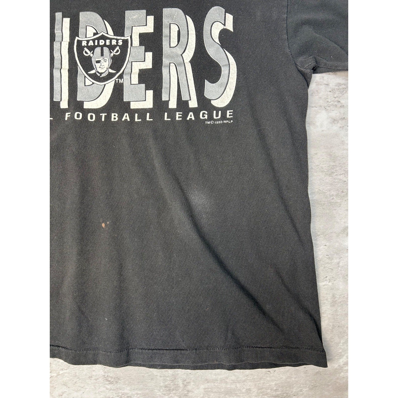 Vintage 1990 Oakland Raiders NFL Spellout Long Sleeve T-Shirt Size Medium