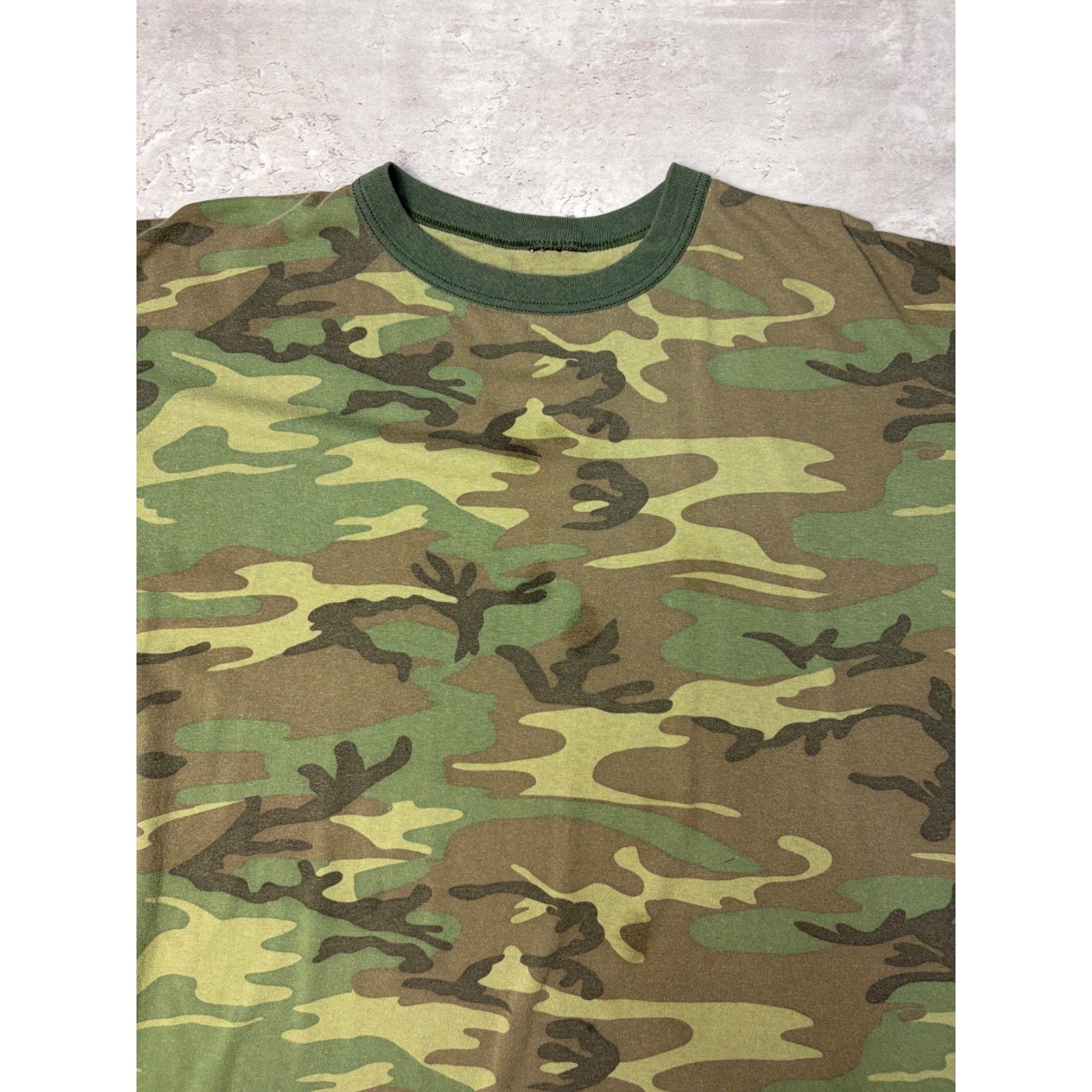 Vintage 1990s Woodland Camo Military T-Shirt Size XL