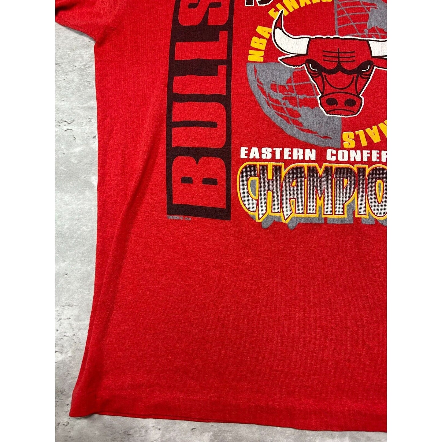 Vintage 1991 Chicago Bulls NBA World Champion Graphic T-Shirt Size Large 90s Red