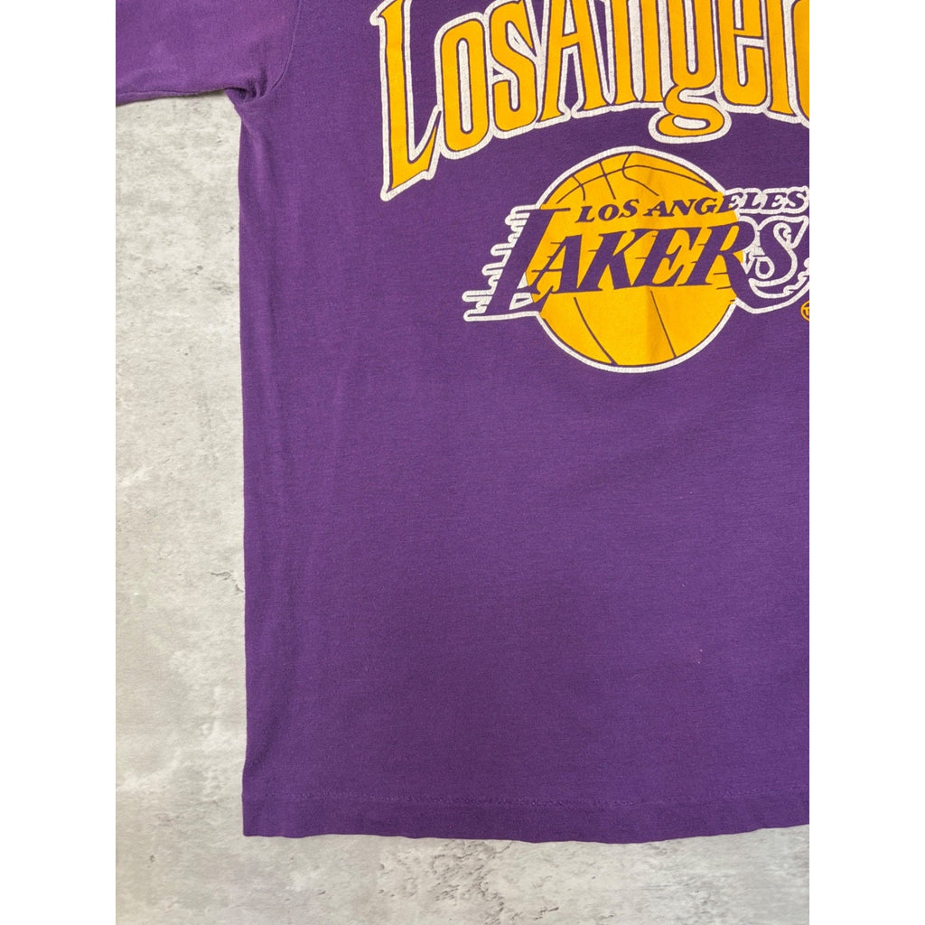 Vintage 80s/90s Los Angeles Lakers NBA Graphic Logo Spellout T-Shirt Size Medium