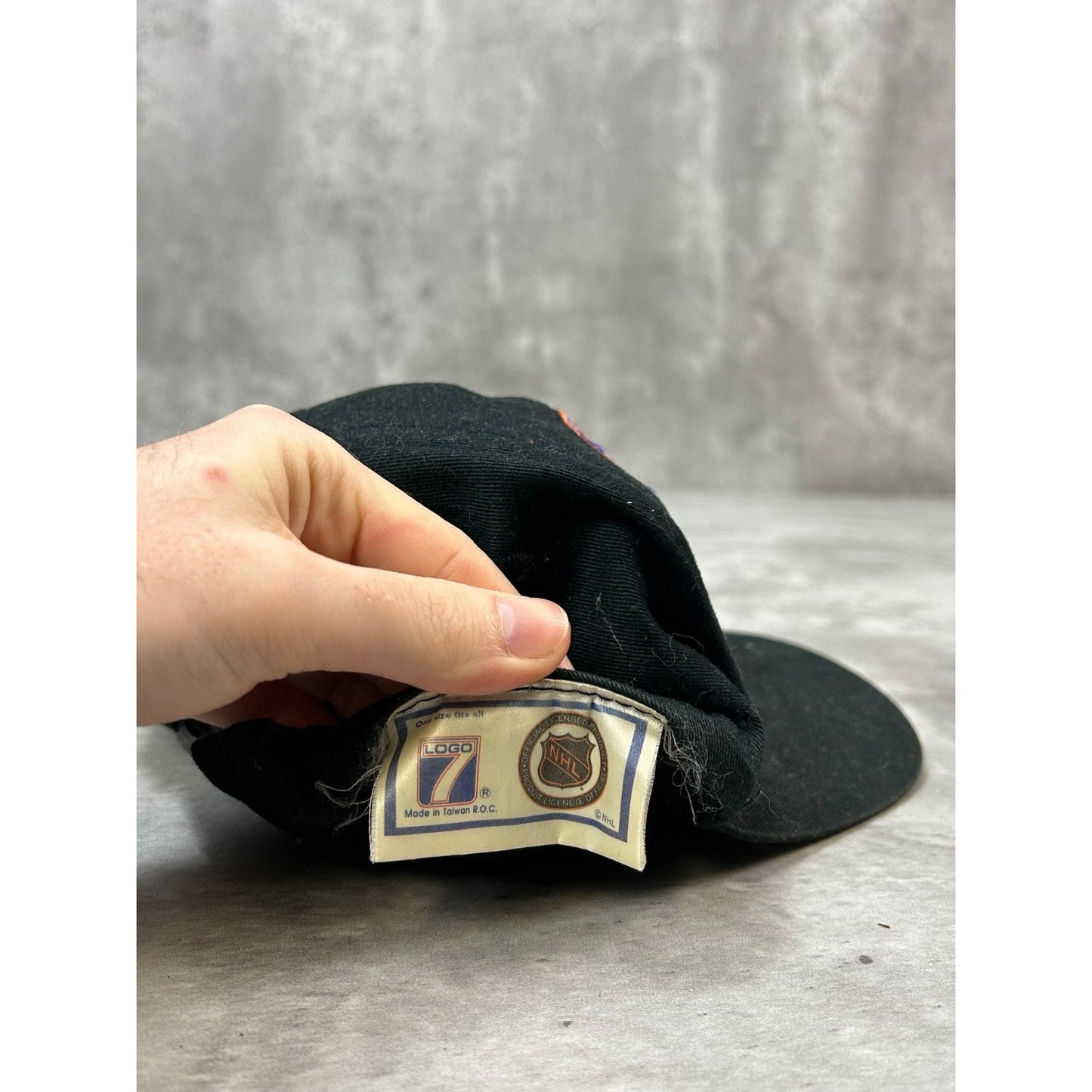 Vintage 1997 Detroit Red Wings NHL Embroidered Spellout Snapback Hat OSFA