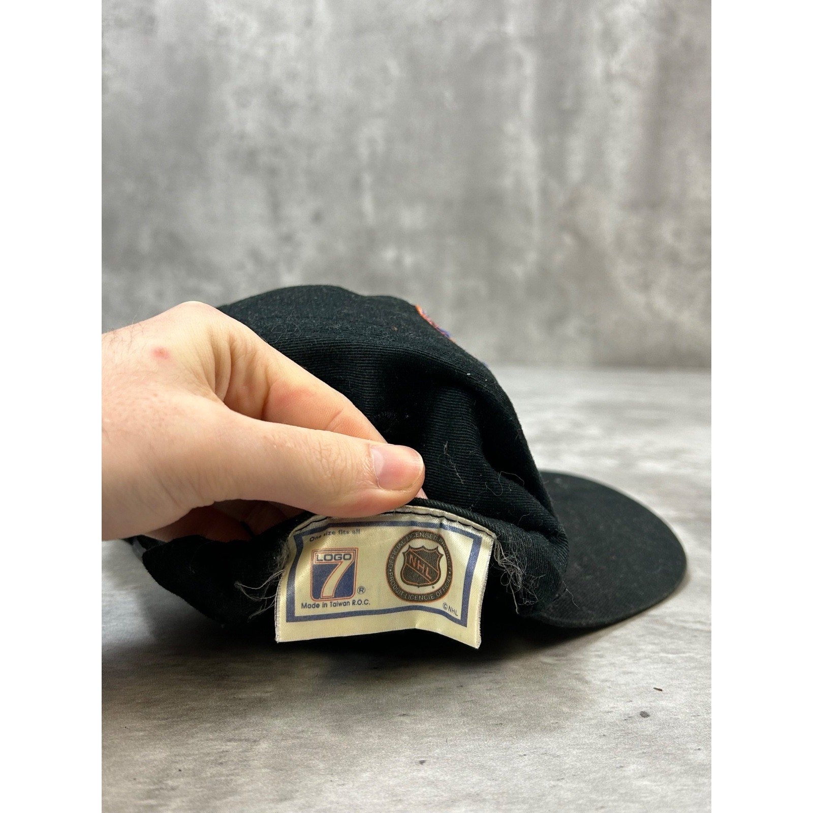 Vintage 1997 Detroit Red Wings NHL Embroidered Spellout Snapback Hat OSFA