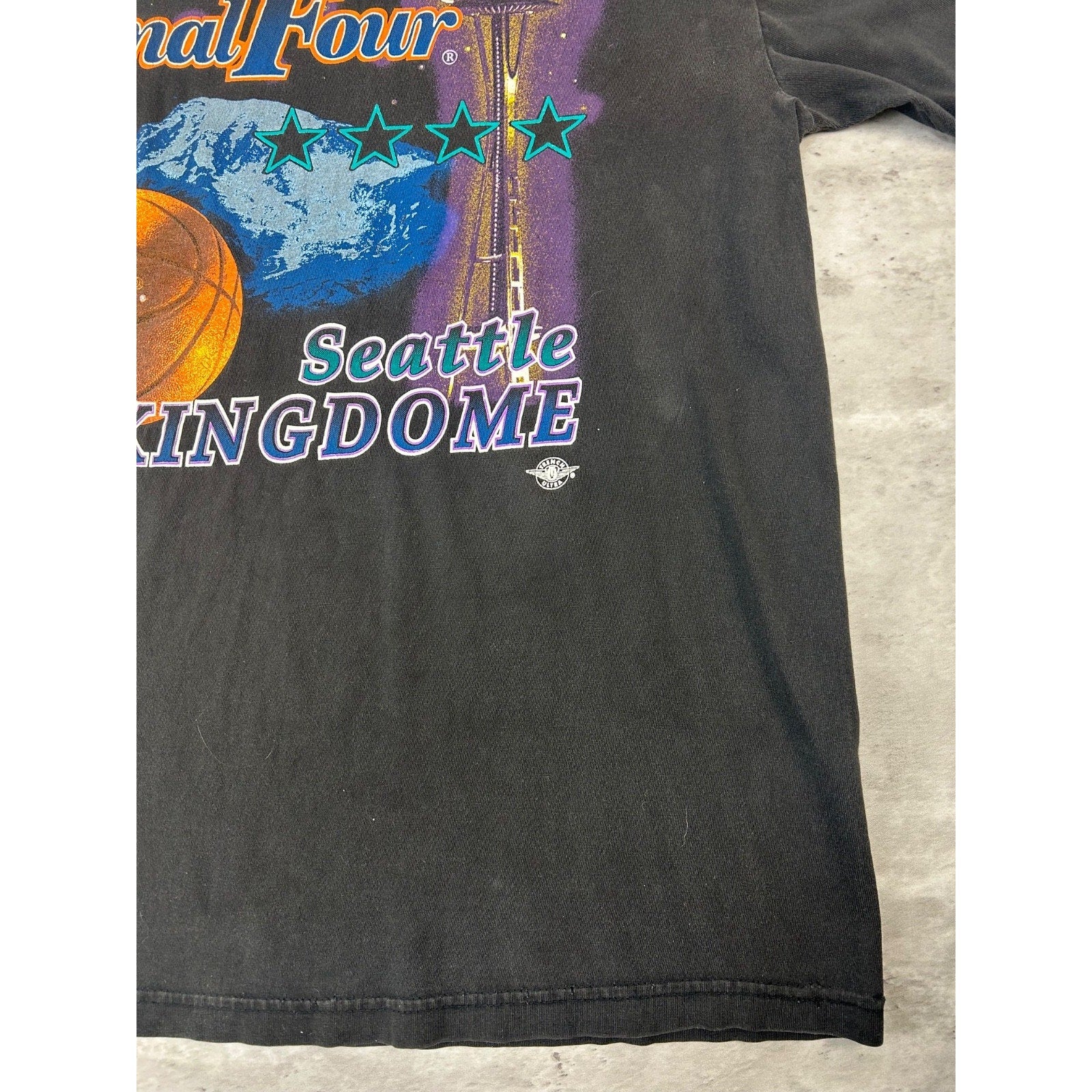 Vintage 1995 NCAA March Madness Final Four Graphic T-Shirt Size Large
