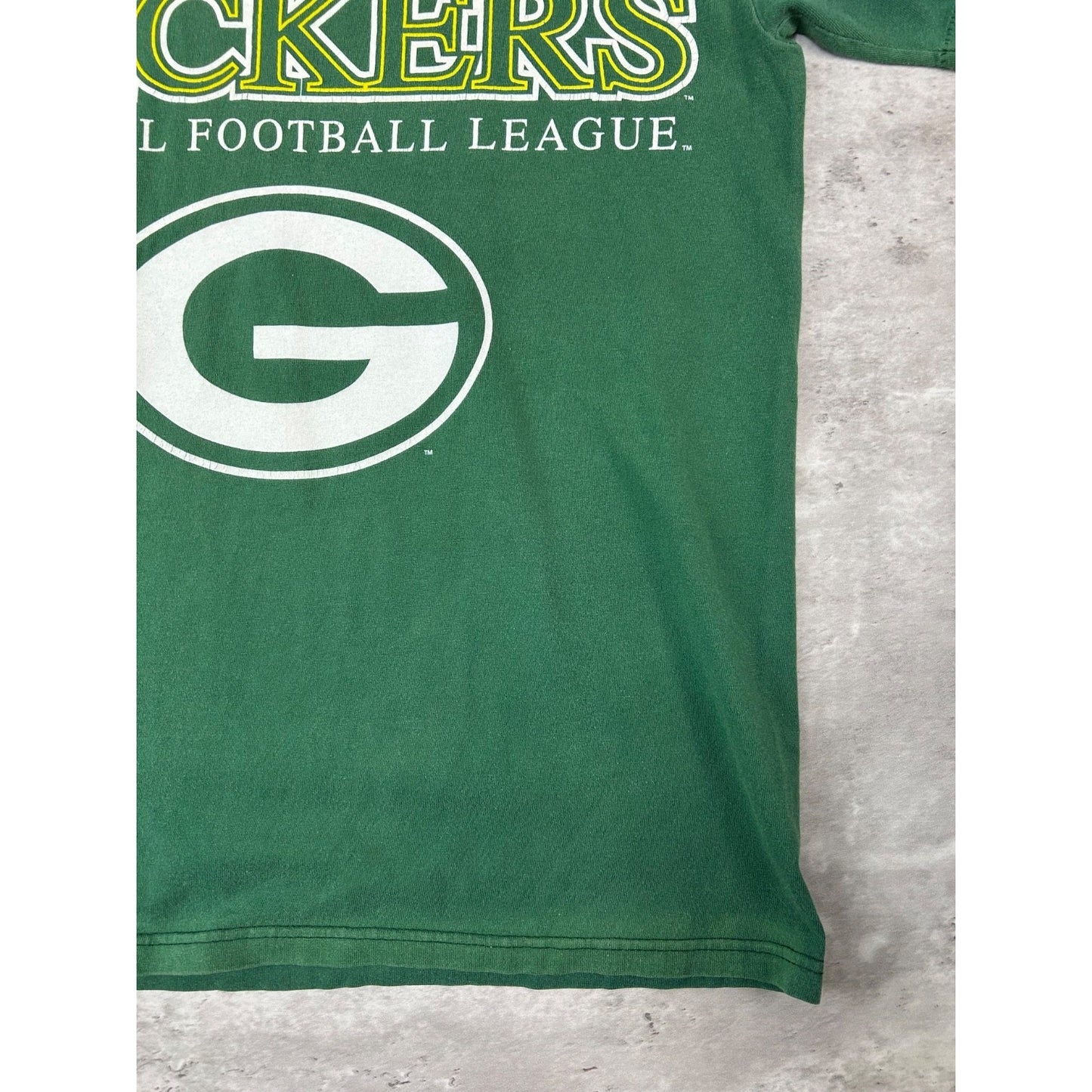 Vintage 90s Green Bay Packers NFL Spellout Graphic T-Shirt Size Medium