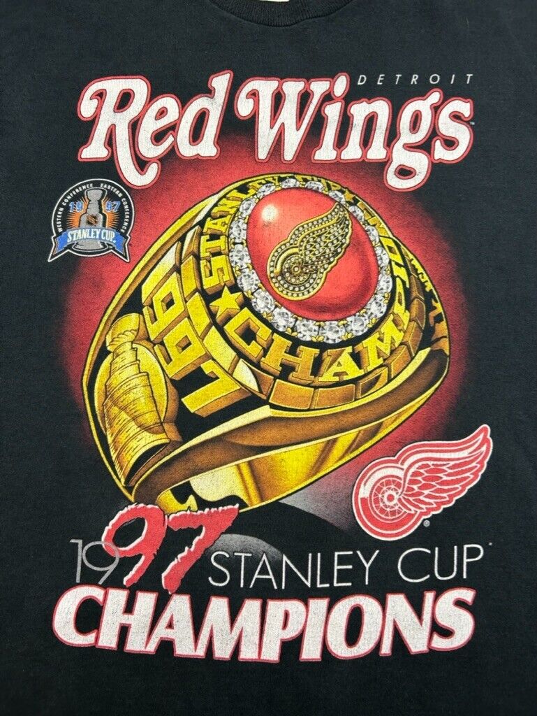 Vintage 1997 Detroit Red Wings NHL Stanley Cup Champs Ring Graphic T-Shirt 2XL