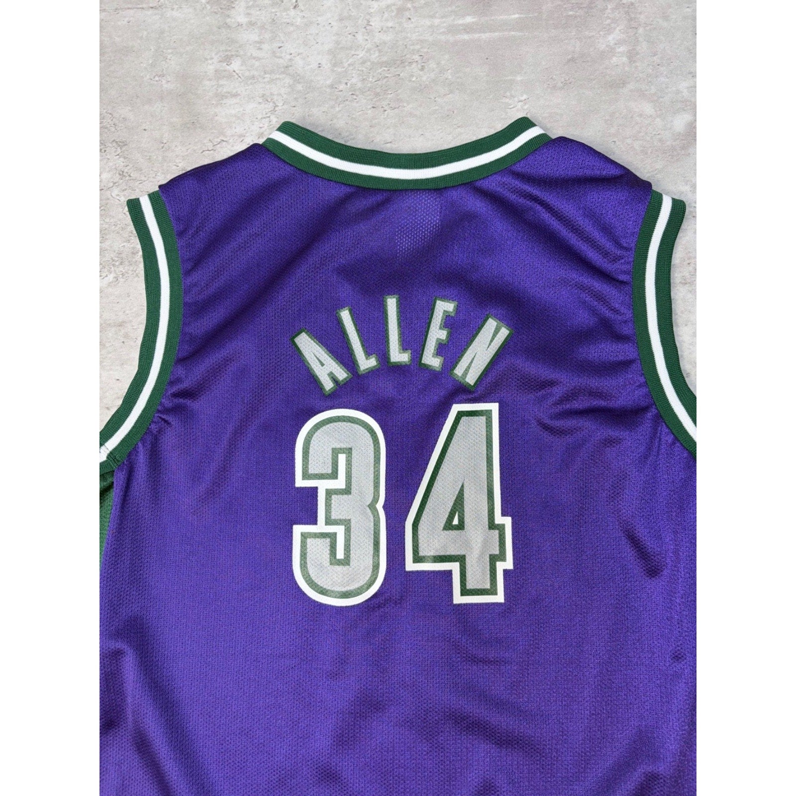 Vintage 90s Ray Allen #34 Milwaukee Bucks NBA Champion Jersey Size Medium YOUTH