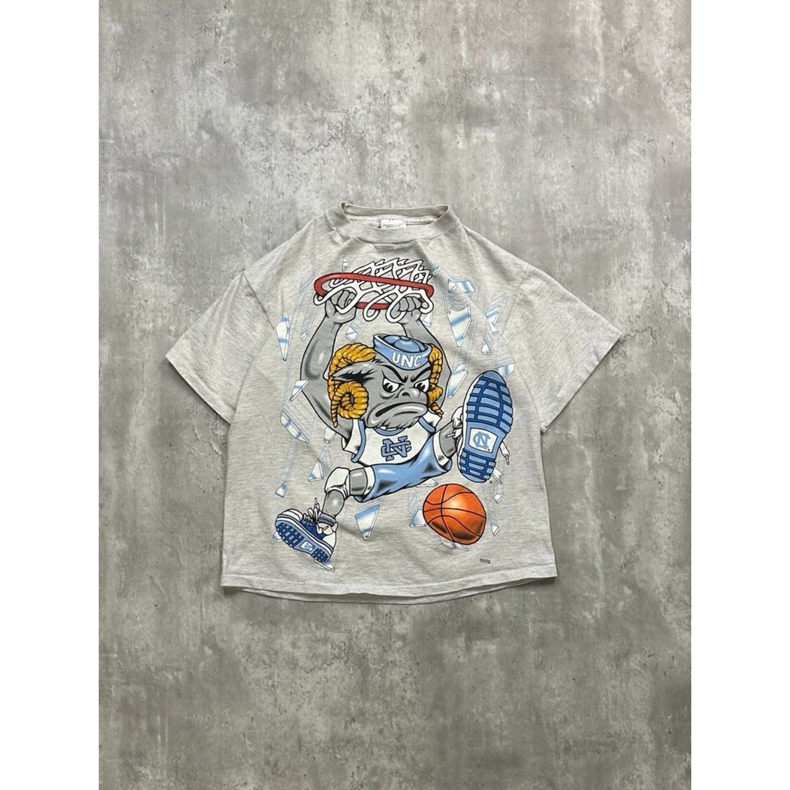 Vintage 90s UNC Tarheels NCAA Shattered Backboard Graphic T-Shirt Size Large