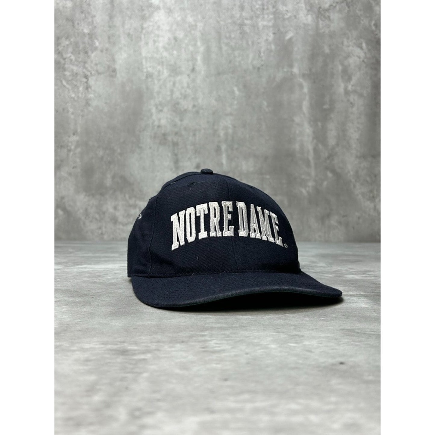 Vintage 90s Notre Dame Fighting Irish NCAA Arc Spellout Snapback Hat OSFA
