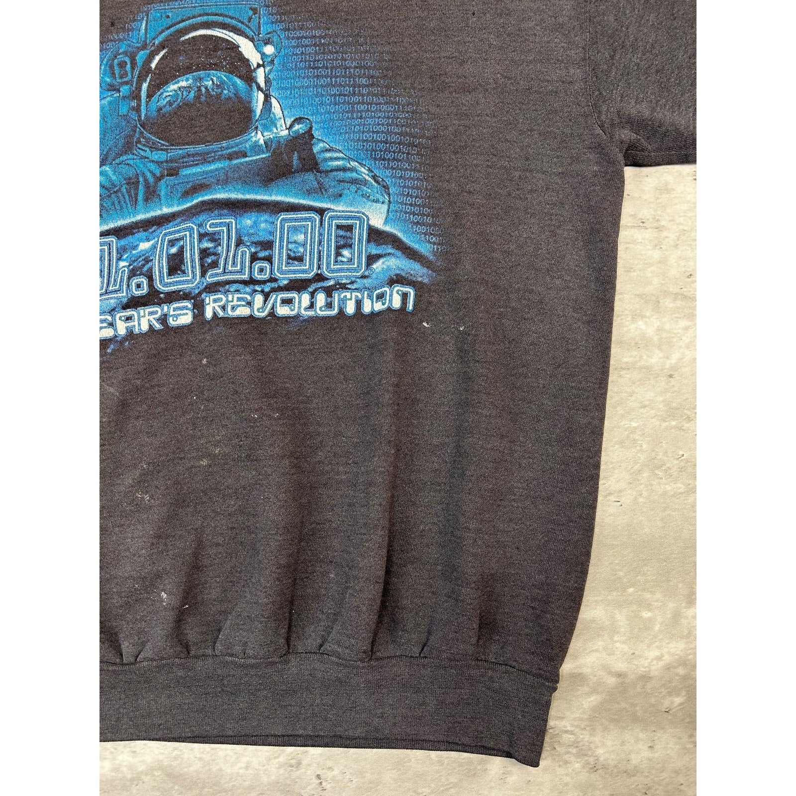 Vintage 2000 New Years Revolution Astronaut Graphic Sweatshirt Size Large
