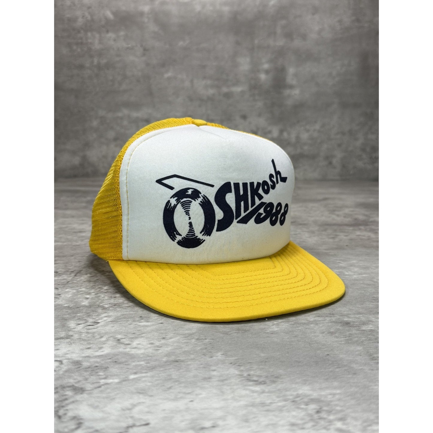 Vintage 1988 Oshkosh Graphic Spellout Trucker Snapback Hat OSFA White/Yellow