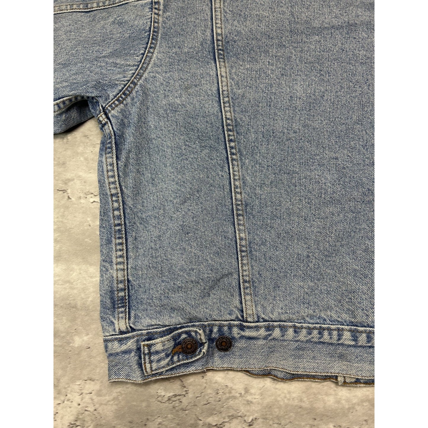 Vintage 90s Levis Aztec Lined Red Tab Light Wash Denim Trucker Jacket Size Large
