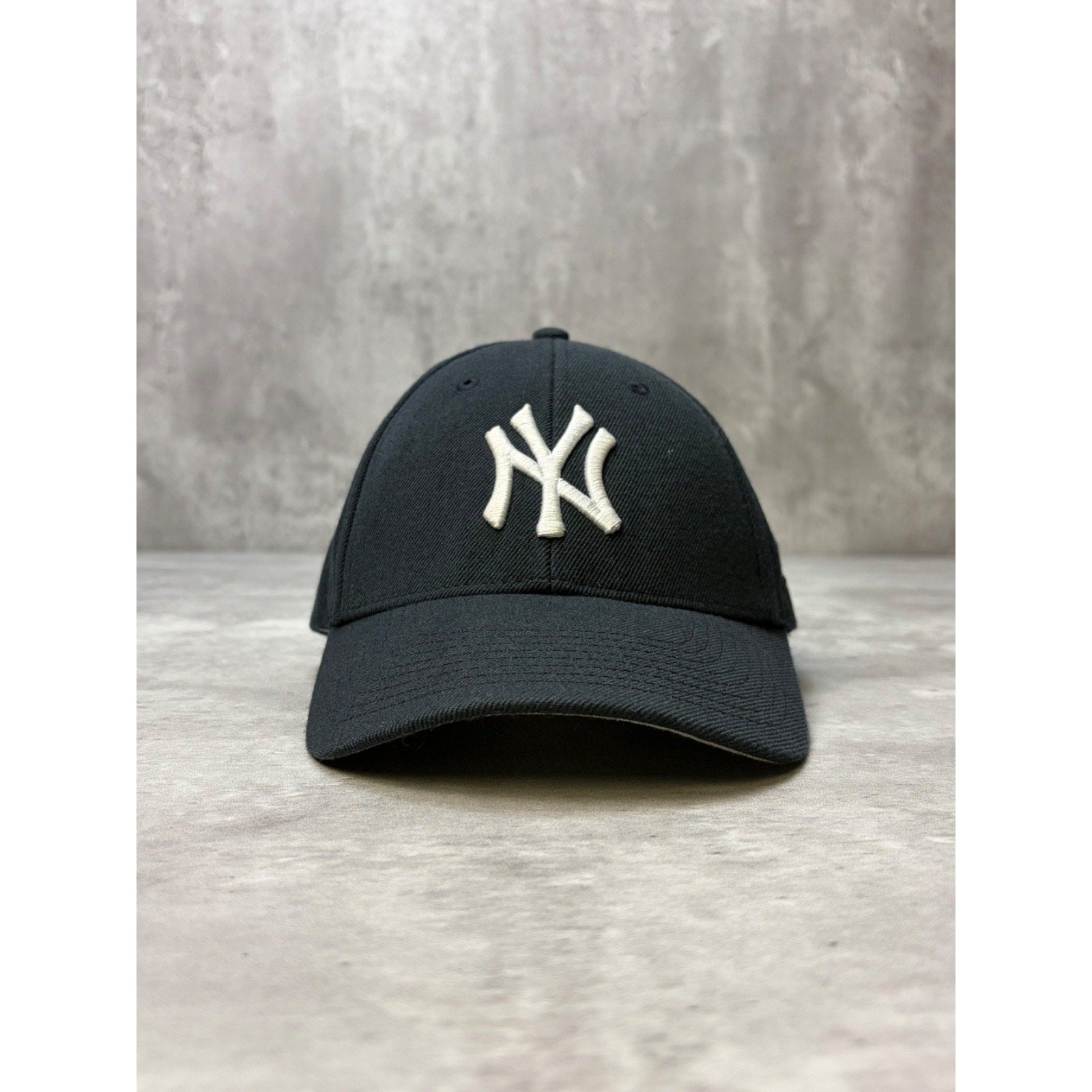 Vintage New York Yankees MLB Embroidered Logo Baseball Strapback Hat OSFA