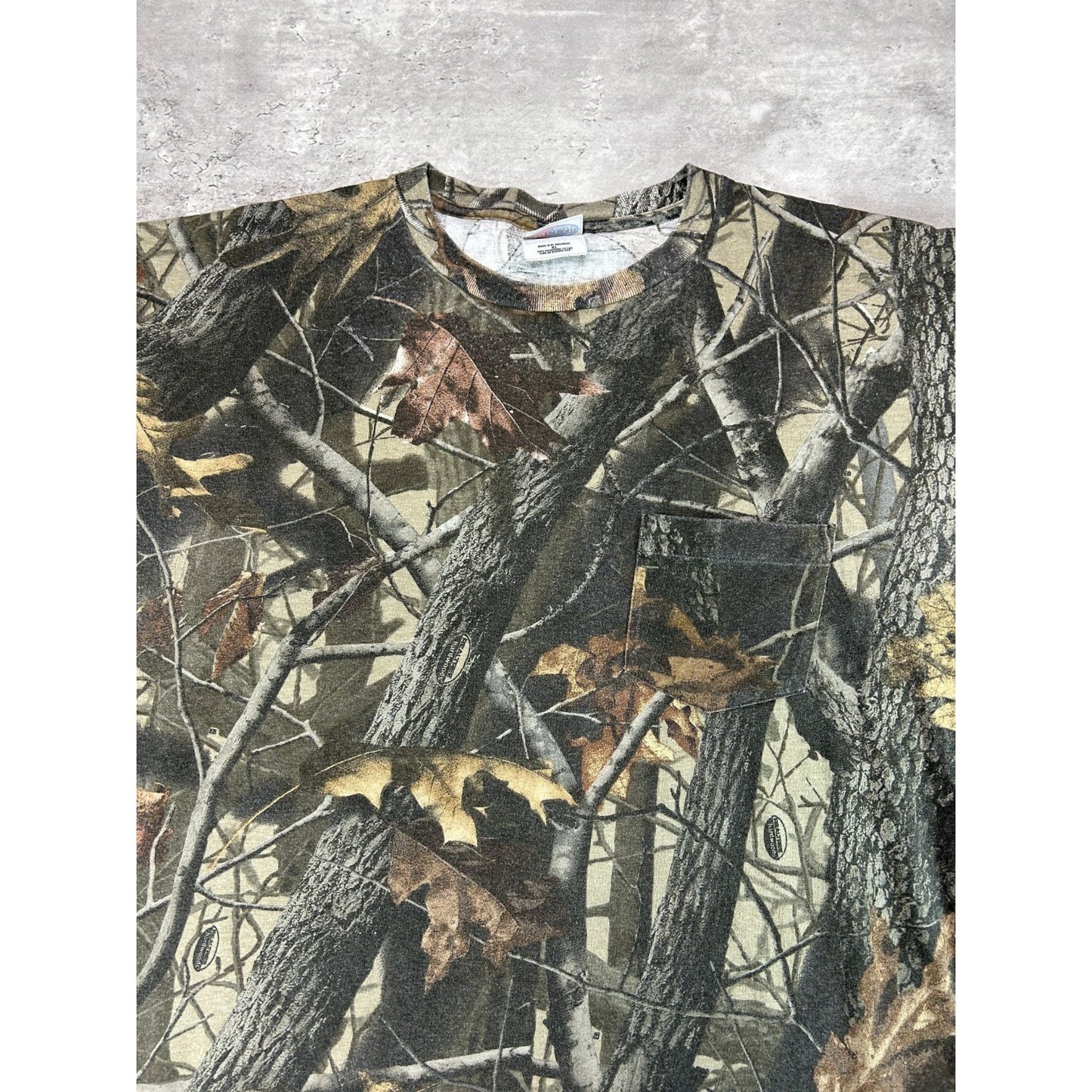 Vintage Realtree Hardwoods Tree Camo Hunting Pocket T-Shirt Size XL