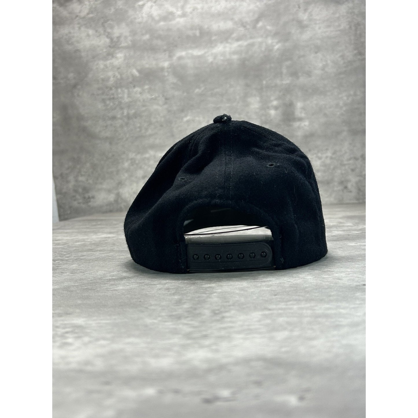Vintage 80s/90s Stitched B Two Tone Snapback Hat OSFA Black/Yellow