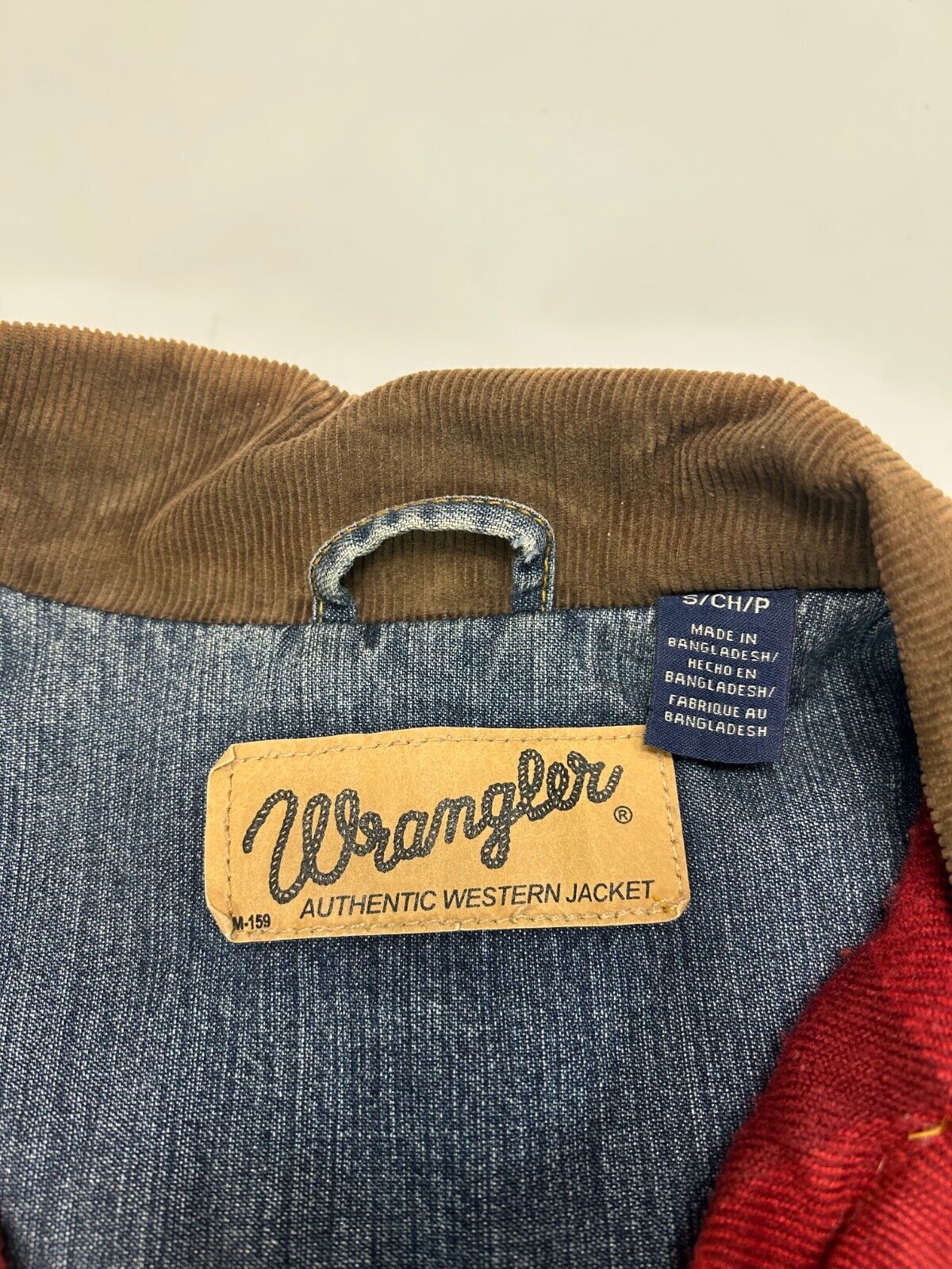 Wrangler Dark Wash Corduroy Collar Denim Trucker Jacket Size Small Blue