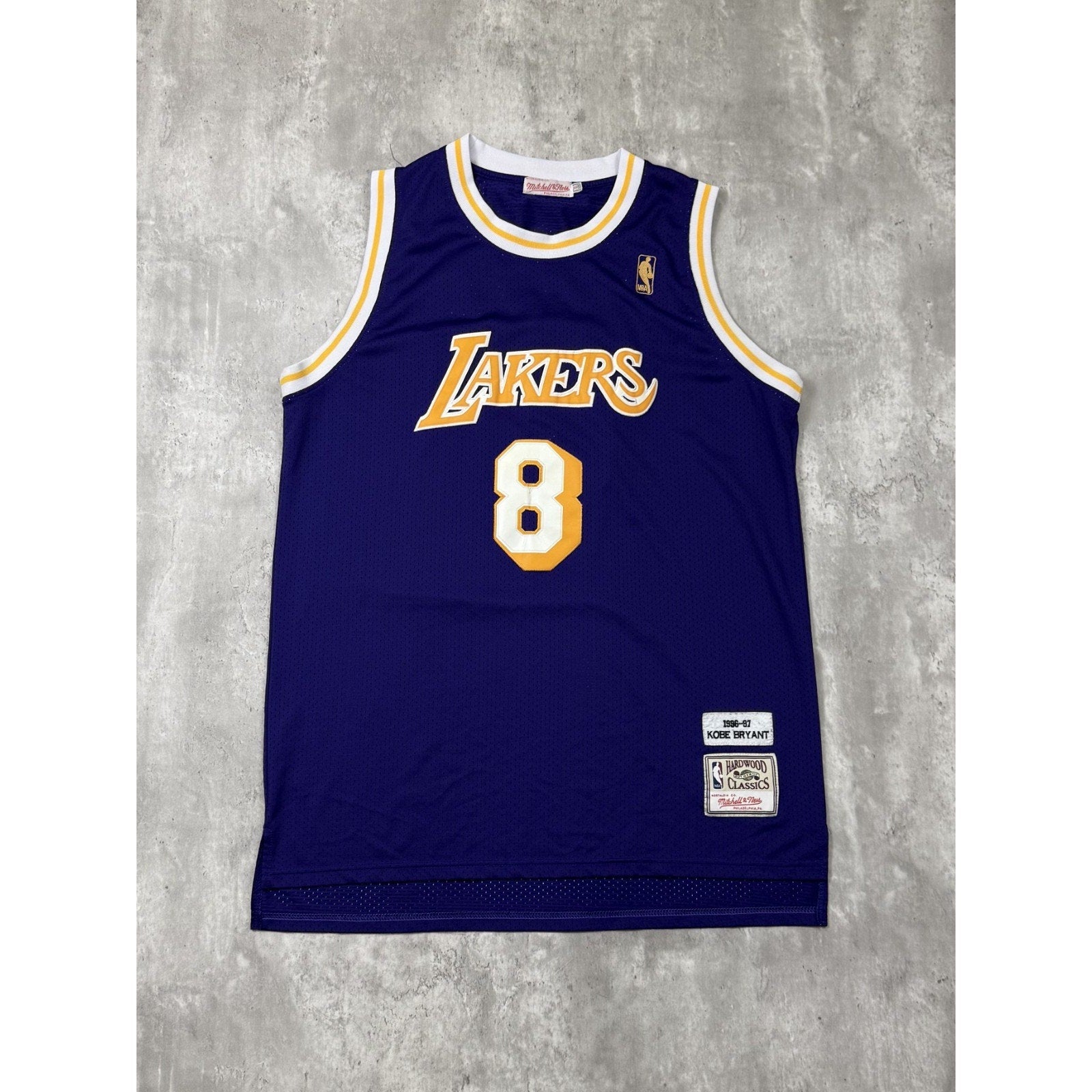 Vintage Kobe Bryant #8 Los Angeles Lakers NBA Mitchell & Ness Jersey Size XL