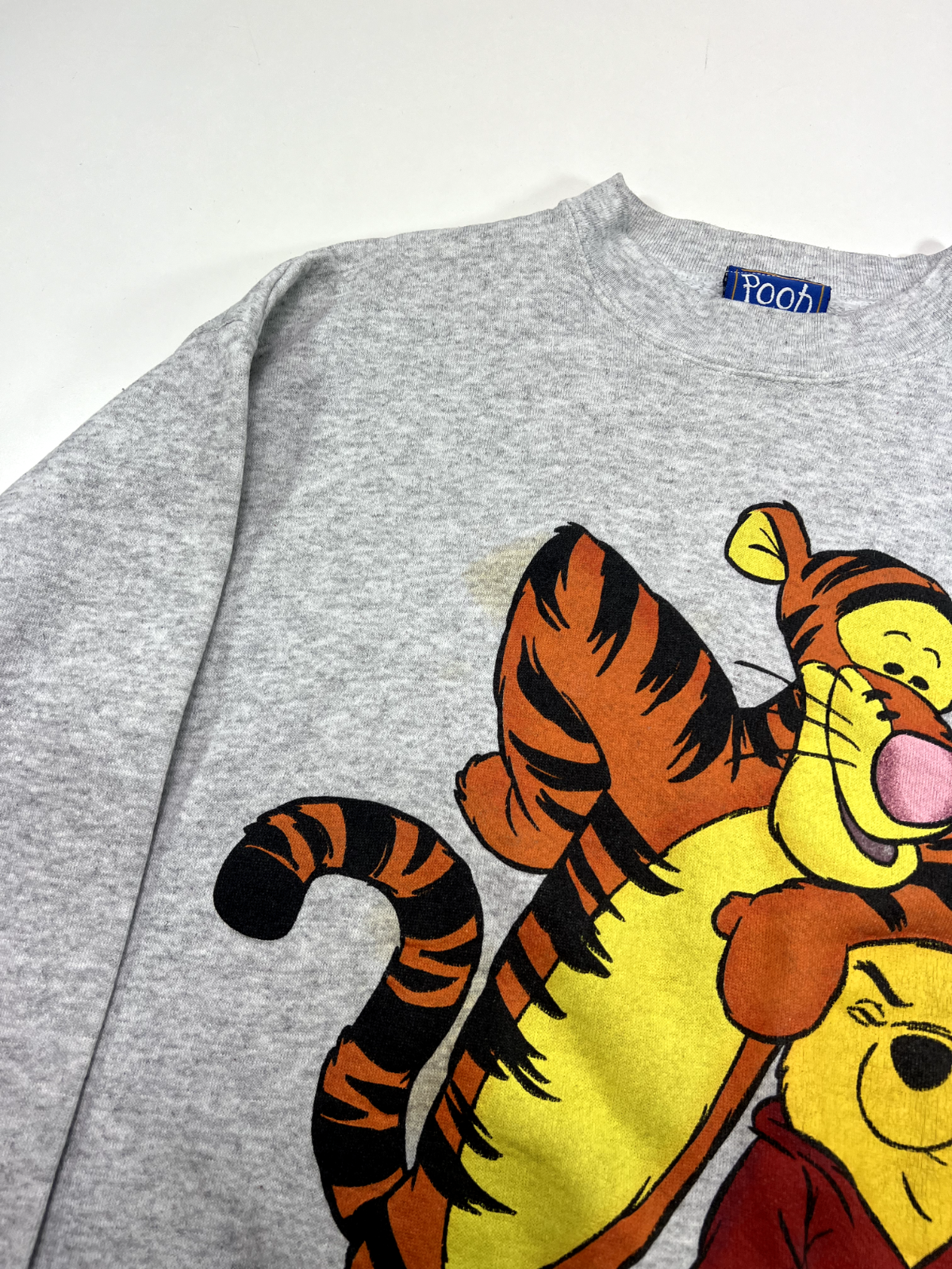 Vintage 90s Disney Winnie The Pooh and Tigger Graphic Sweatshirt Size Large Gray