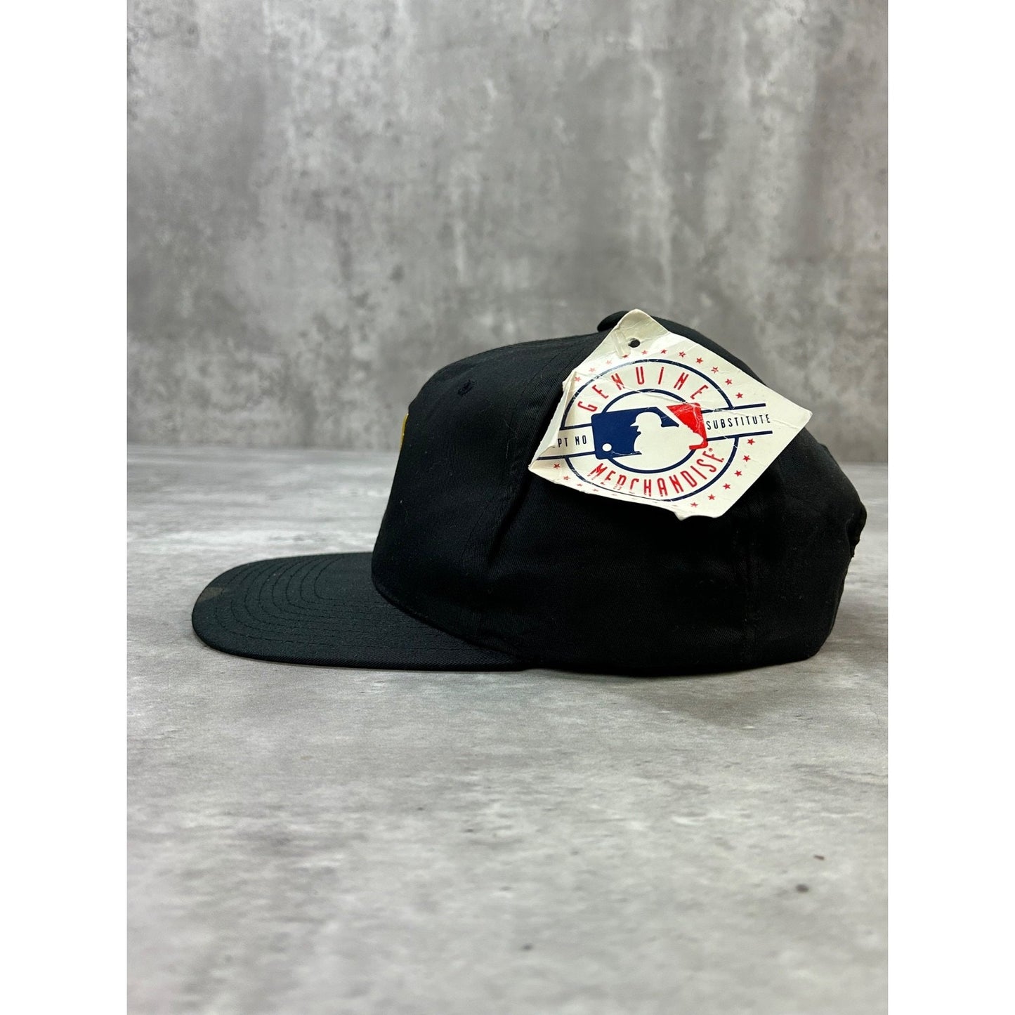 Vintage 90s Pittsburgh Pirates MLB Embroidered Logo Snapback Hat OSFA