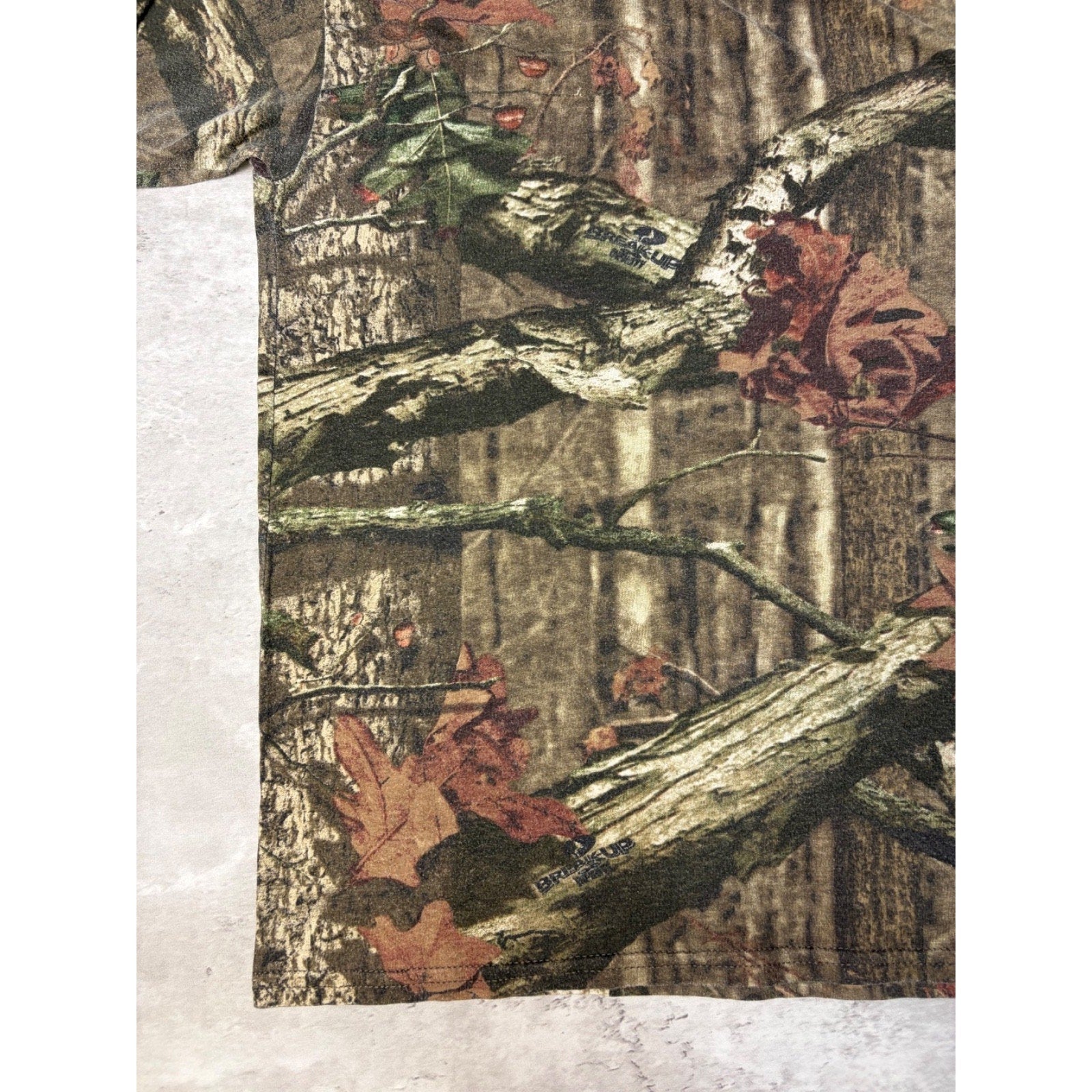 Vintage Mossy Oak Break Up Camo Hunting T-Shirt Size Large