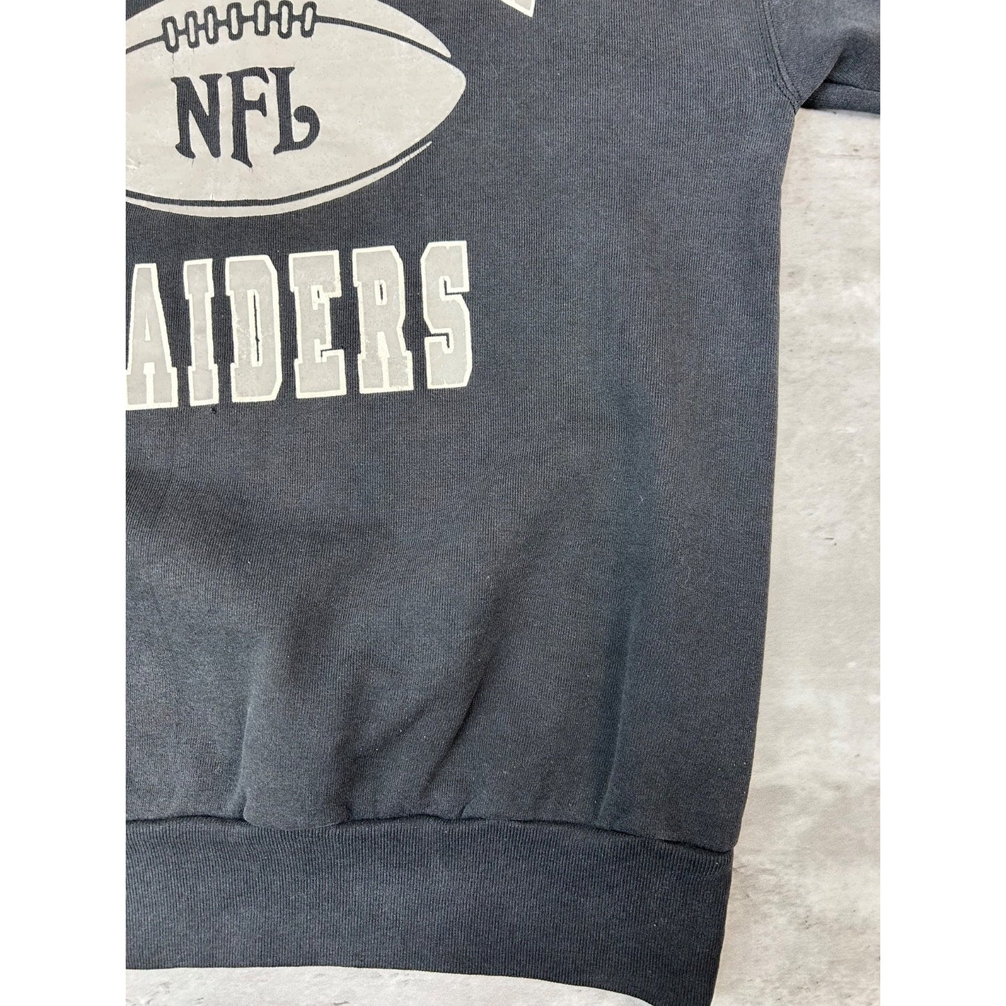 Vintage 90s Los Angeles Raiders NFL Spellout Graphic Football Sweatshirt Size XL