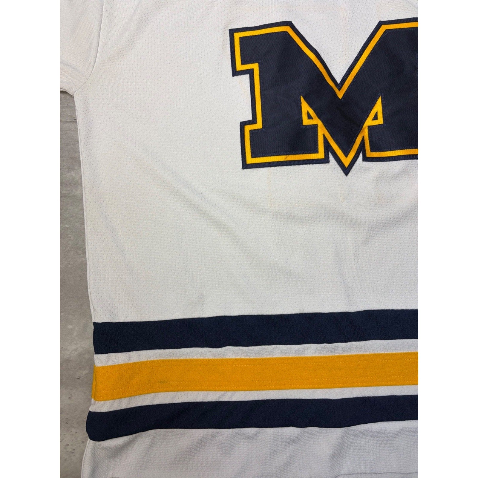 Vintage Michigan Wolverines #17 NCAA Stitched Hockey Jersey Size XL