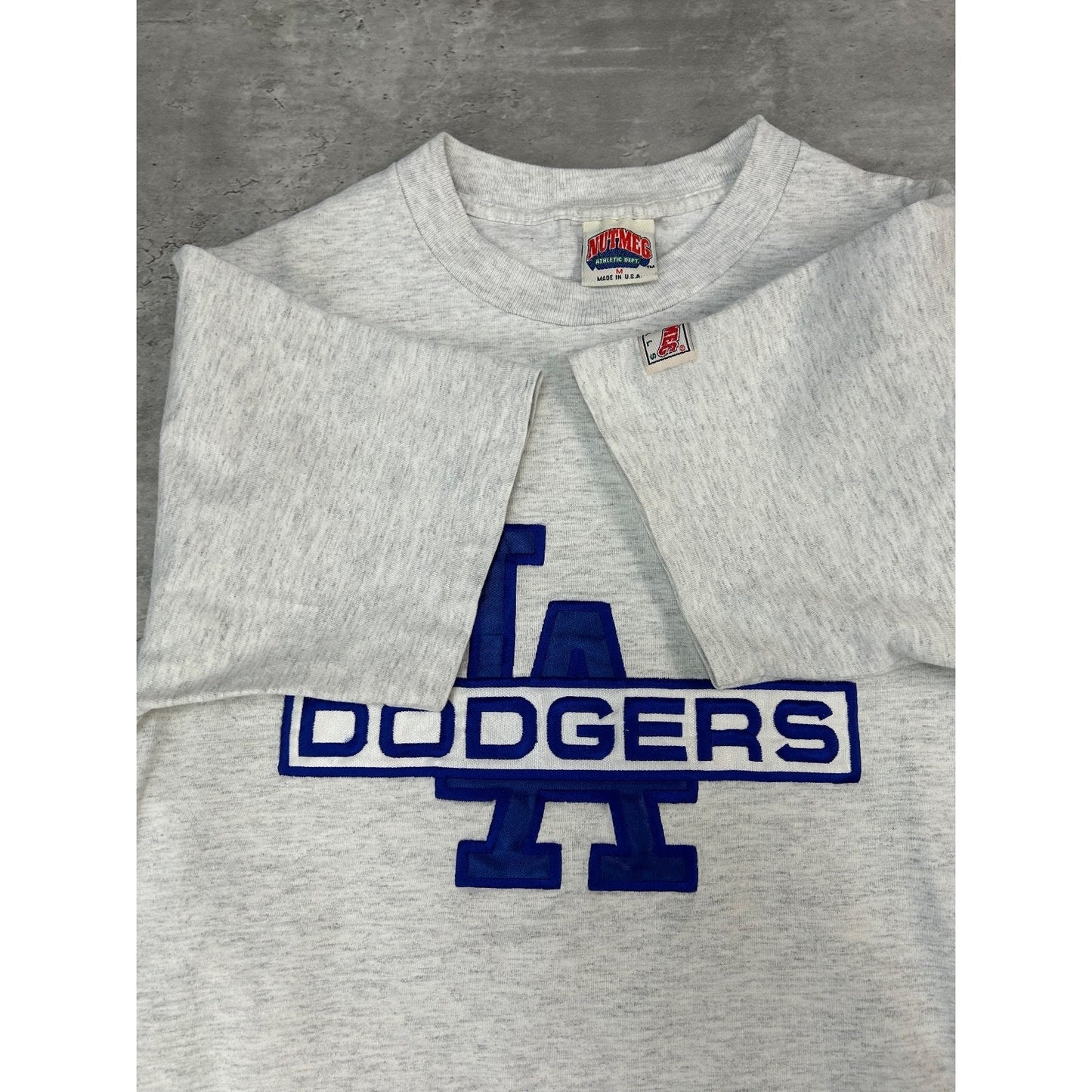 Vintage 90s Los Angeles Dodgers MLB Embroidered Spellout T-Shirt Size Medium