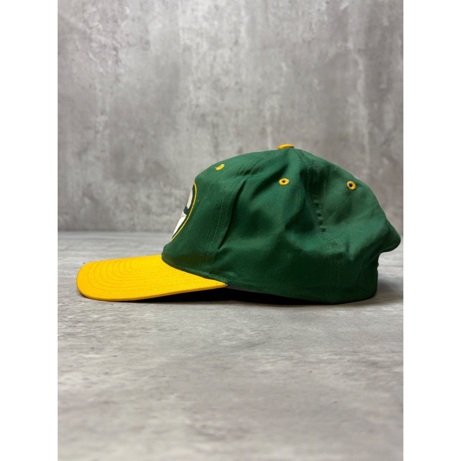 Vintage Green Bay Packers NFL Two Tone Embroidered Snapback Hat OSFA