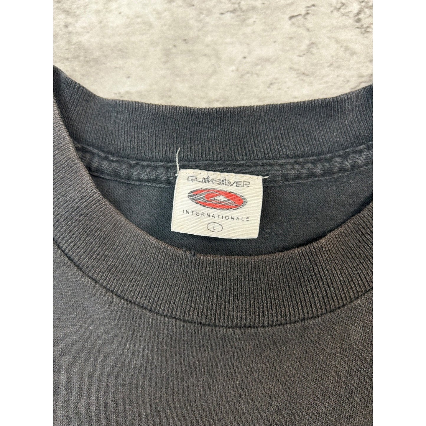 Vintage 90s Quiksilver Surf Crest Logo Graphic T-Shirt Size Large Black