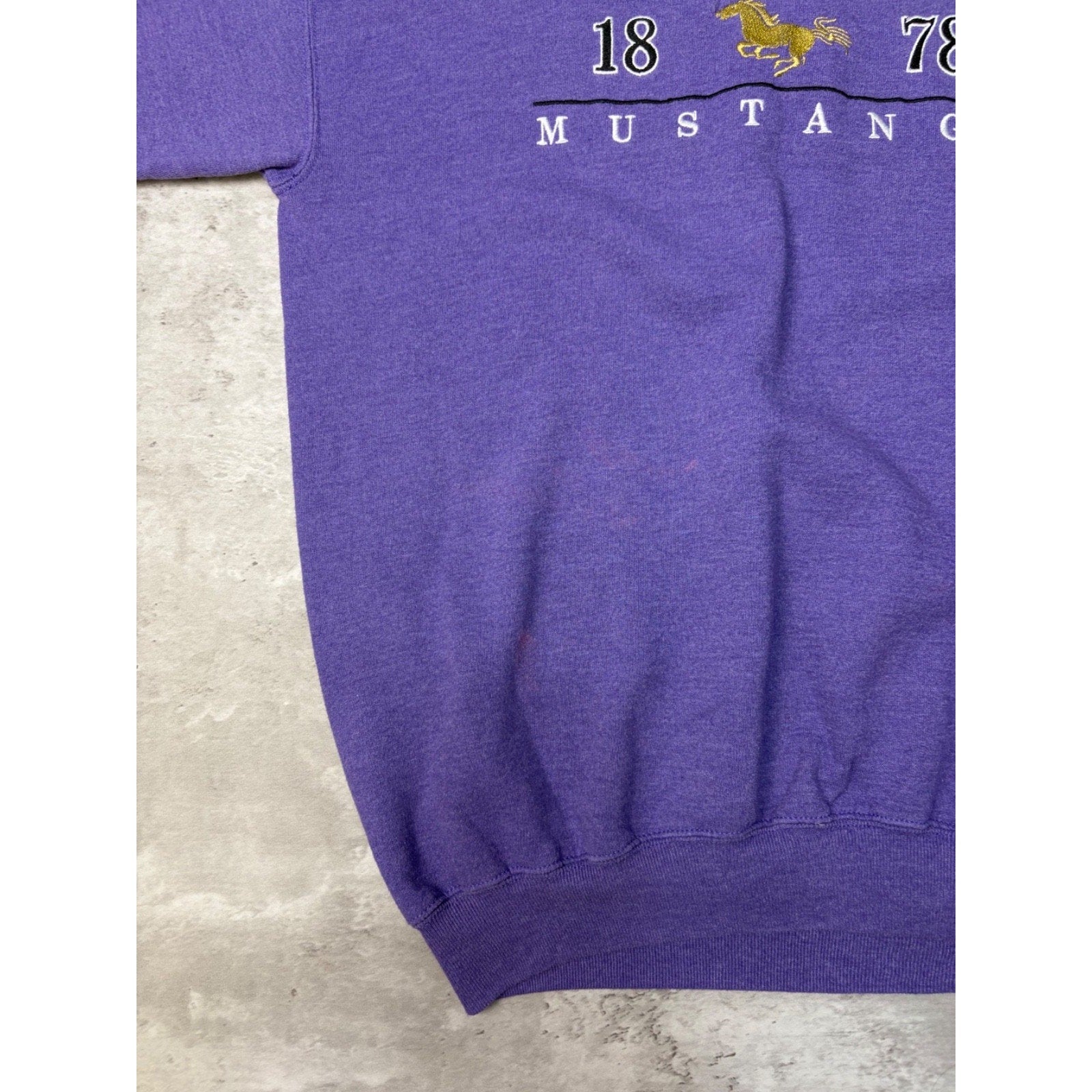 Vintage 90s Western Mustangs NCAA Embroidered Spellout Sweatshirt Size Medium