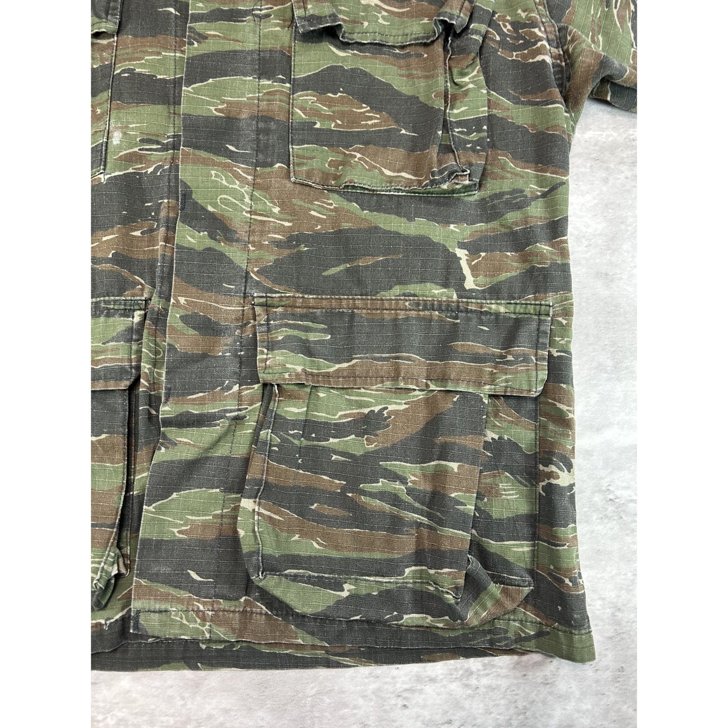 Vintage 1980s US Military Tiger Stripe Camo Multi Pocket Jacket Size Small