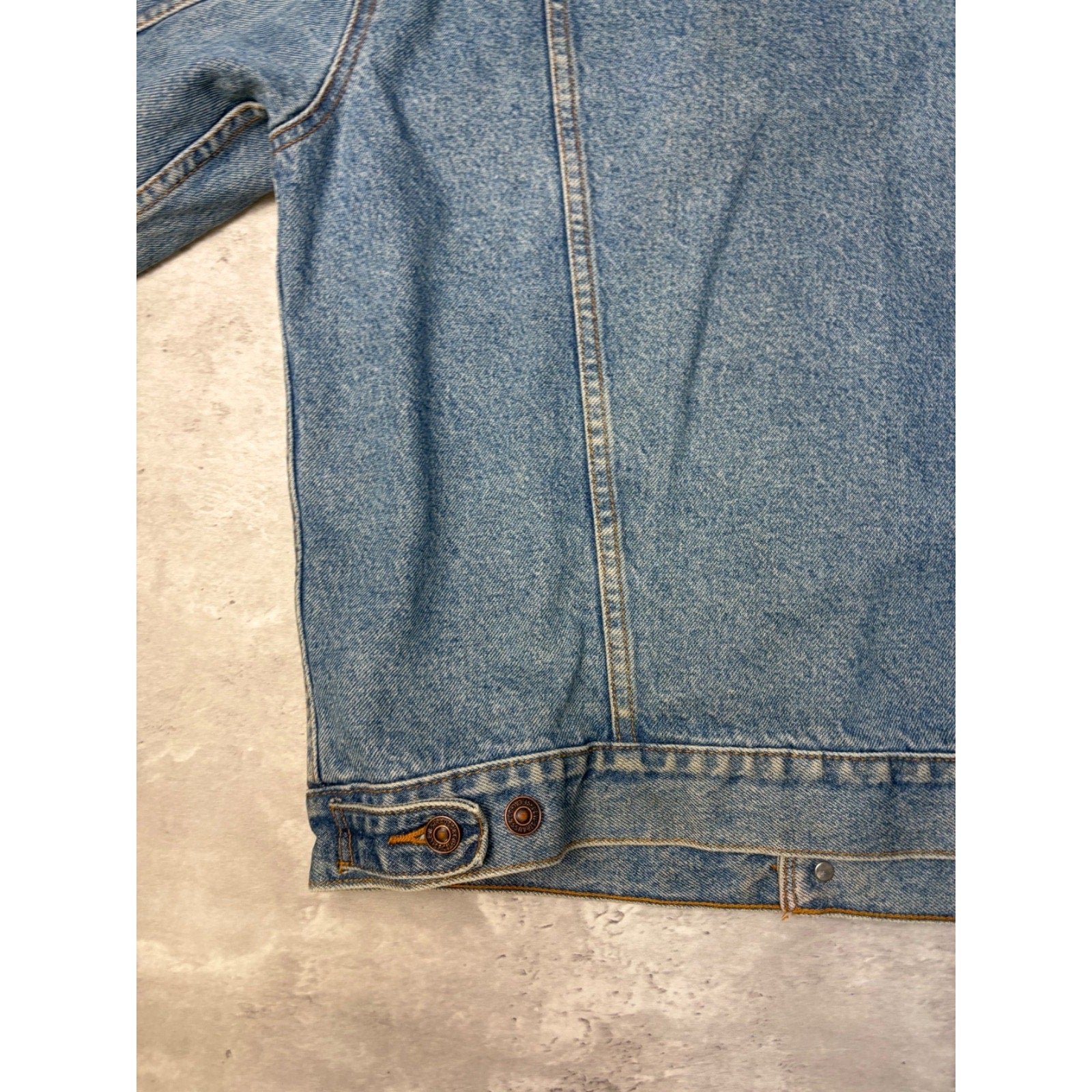 Vintage Levis Red Tab Blanket Lined Medium Wash Denim Trucker Jacket Size Large