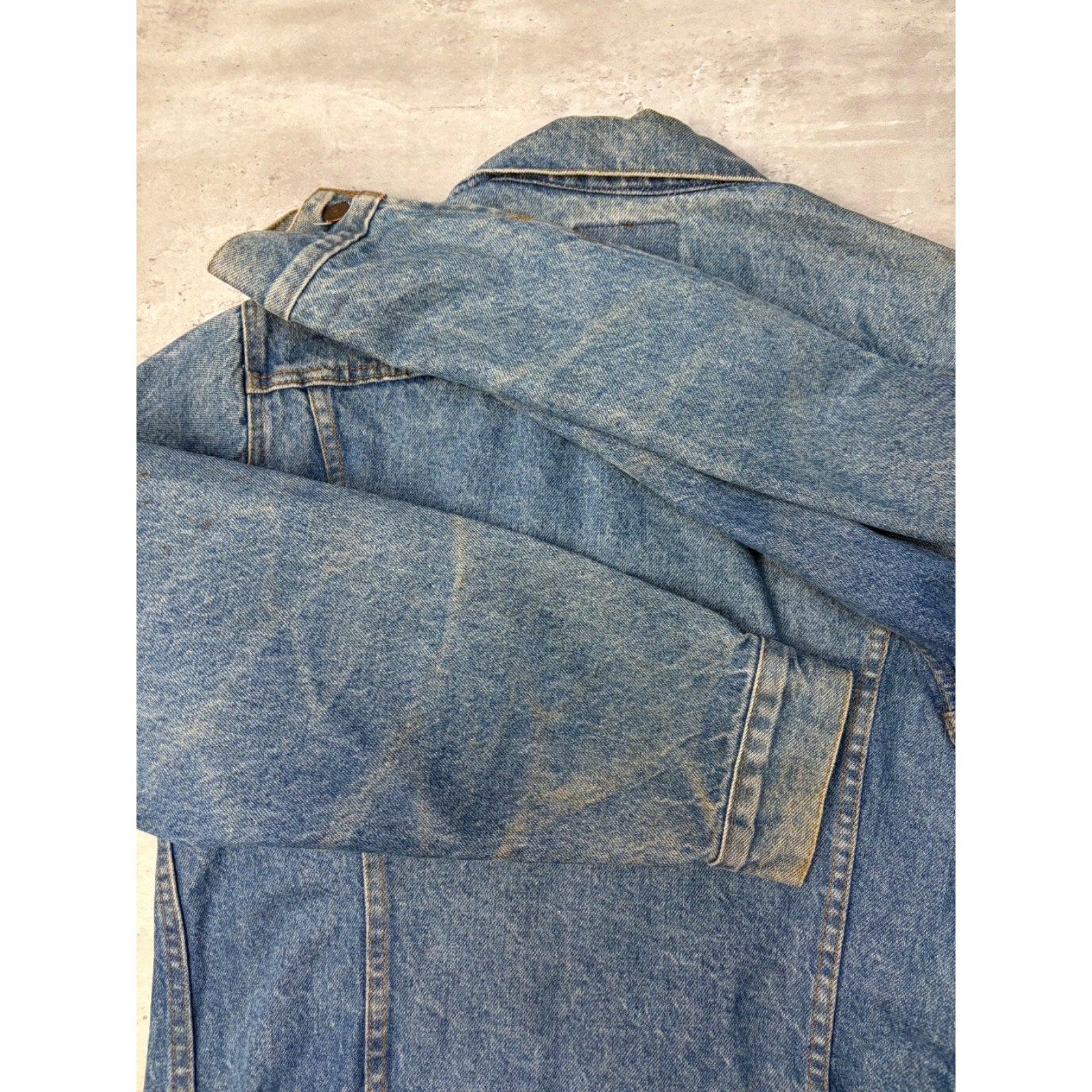 Vintage 90s Levis Red Tab Medium Wash Denim Trucker Jacket Size Medium