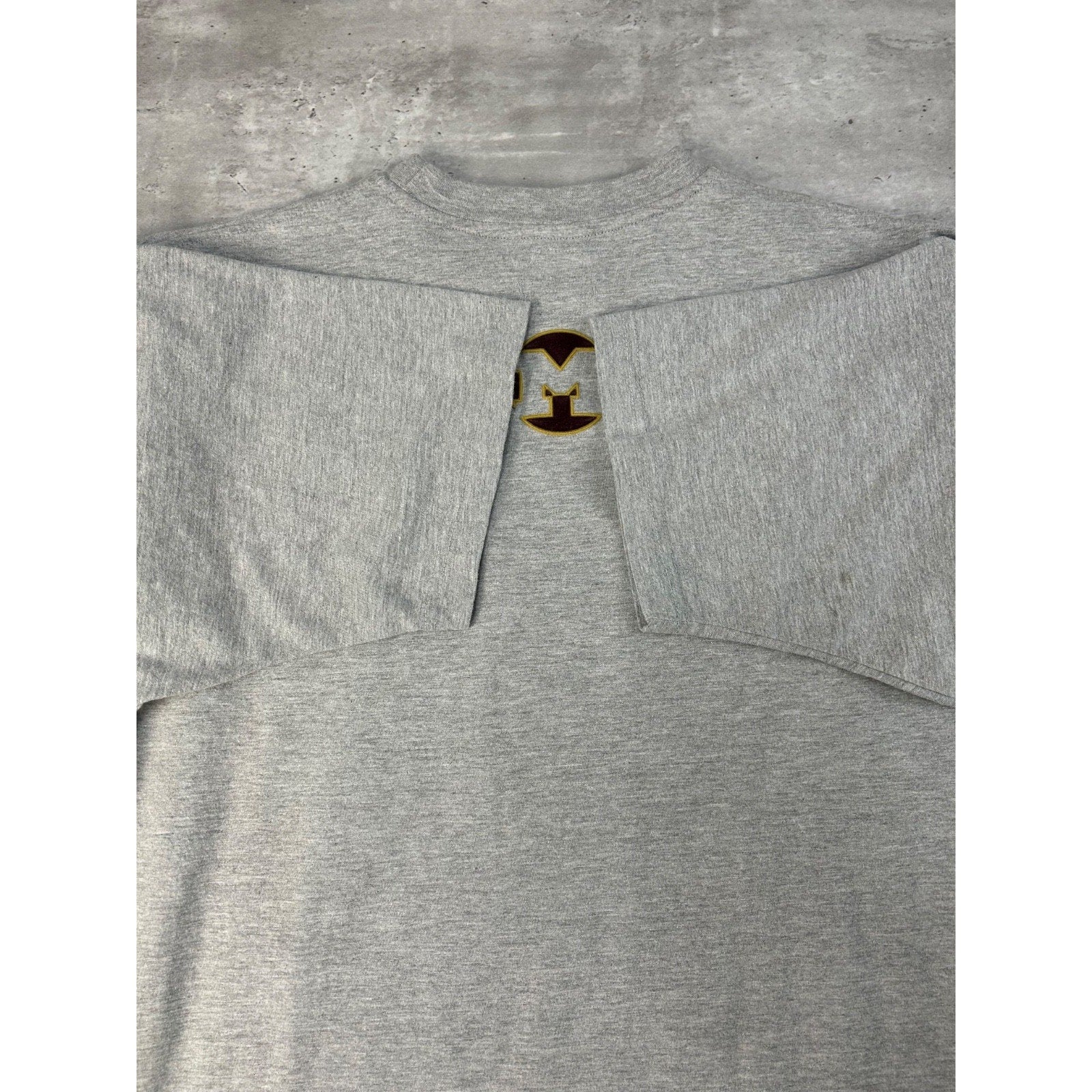 Vintage Y2K Mecca USA Felt Embossed Spellout Graphic T-Shirt Size Medium