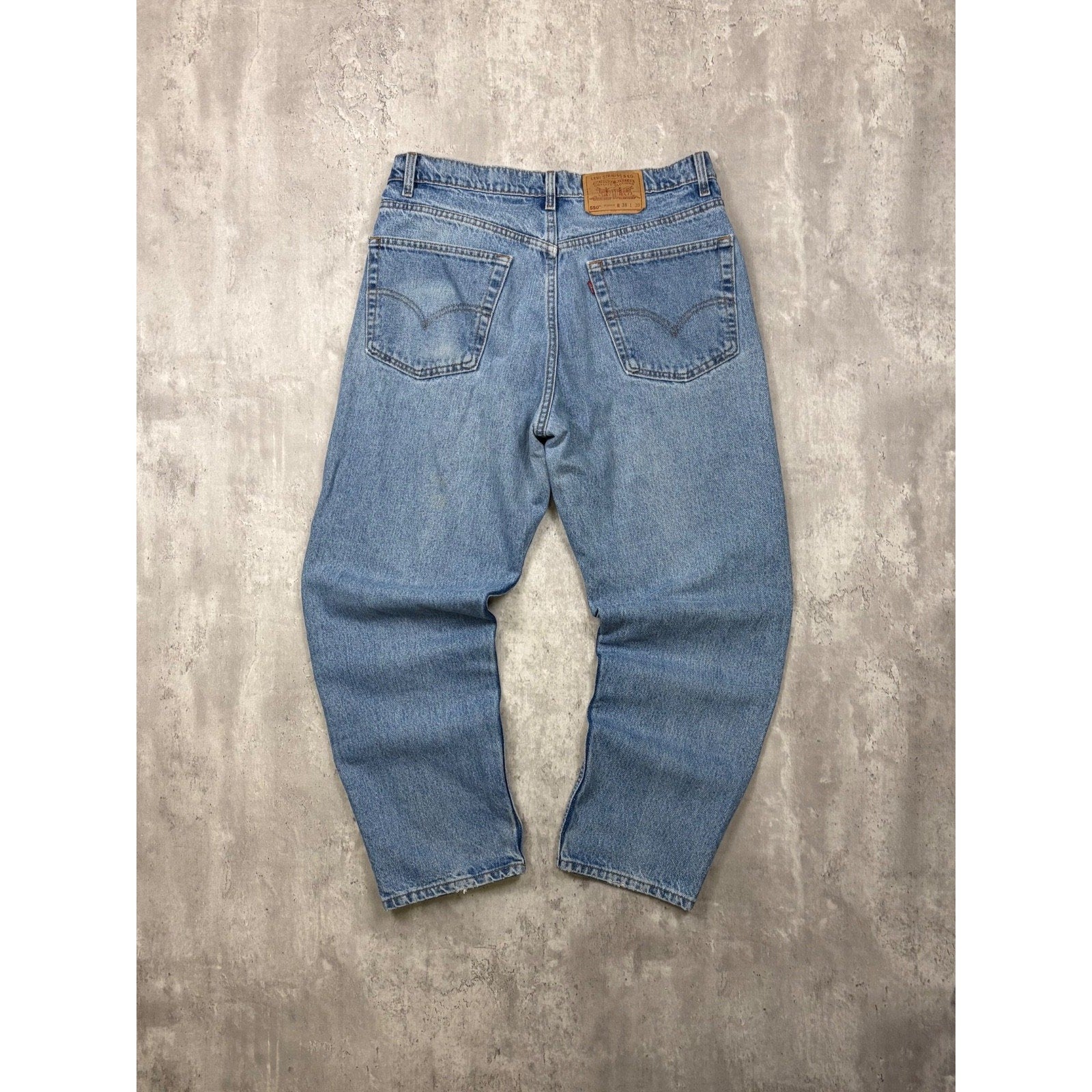 Vintage Levis 550 Red Tab Relaxed Fit Medium Wash Denim Pants Size 36