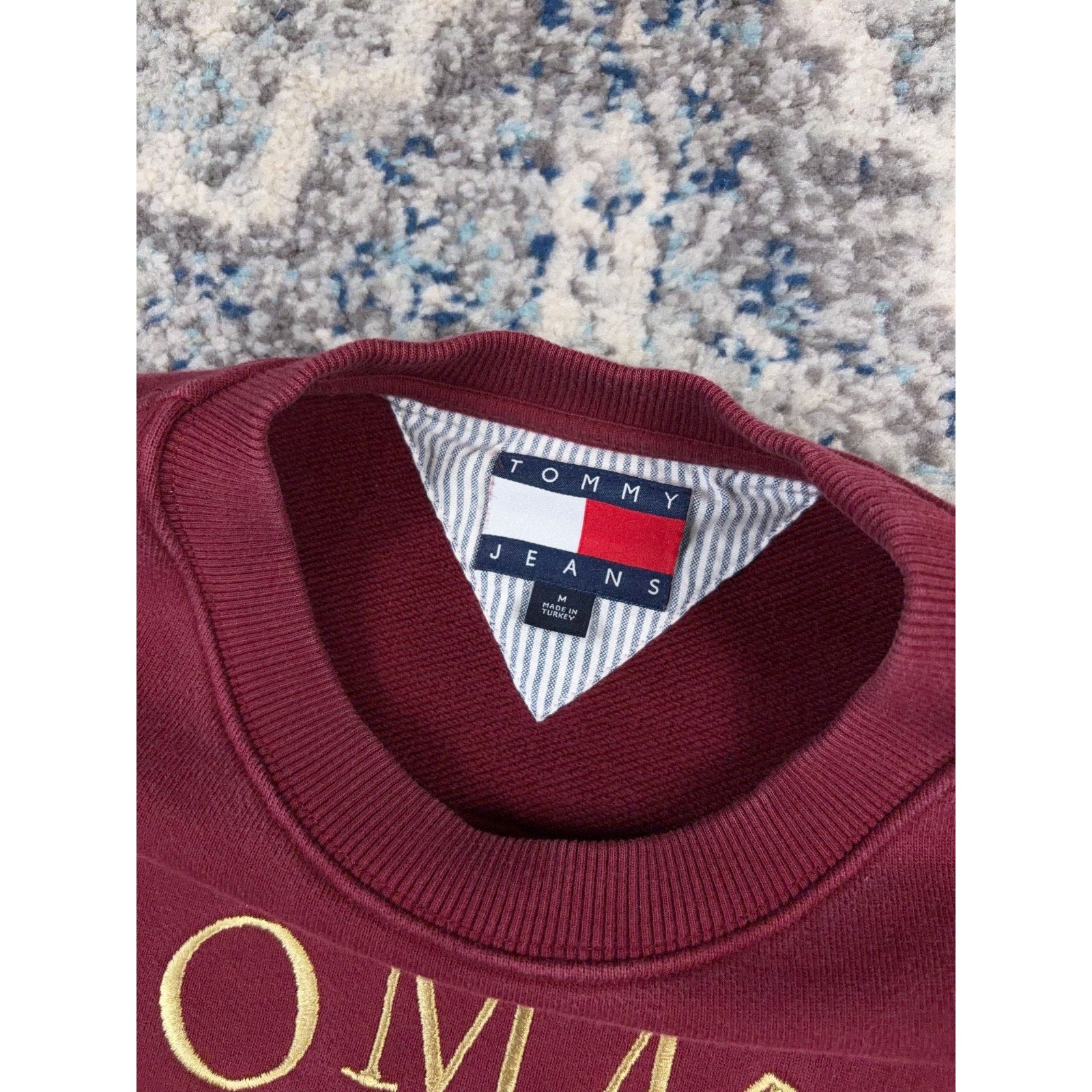 Vintage Tommy Hilfiger Jeans Embroidered Crest Spellout Sweatshirt Size Medium