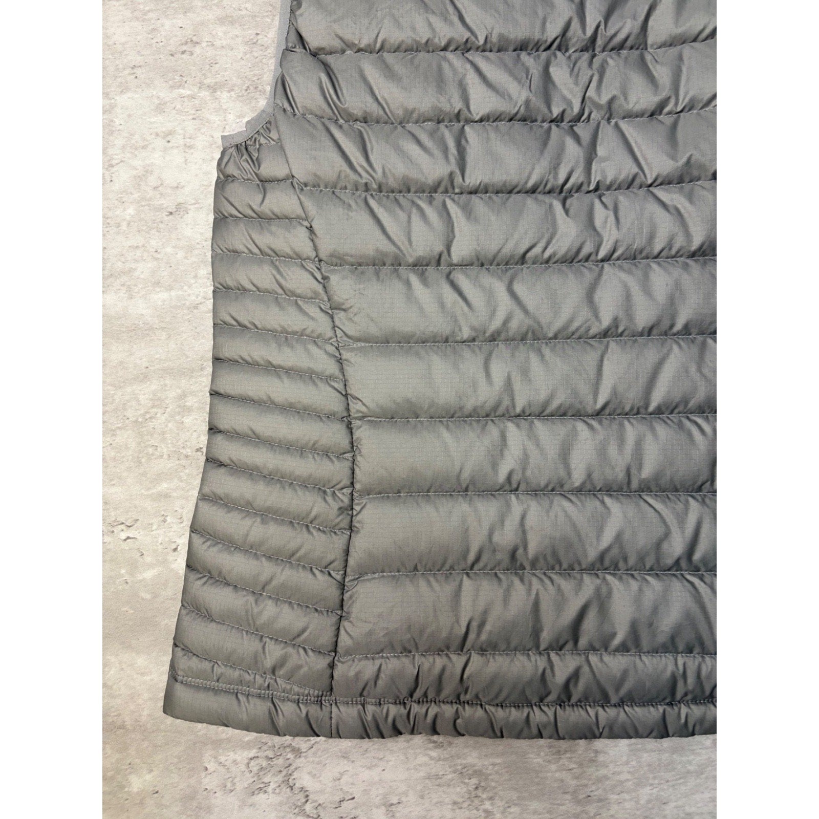 Vintage Womens Patagonia Embroidered Patch Puffer Vest Jacket Size Medium