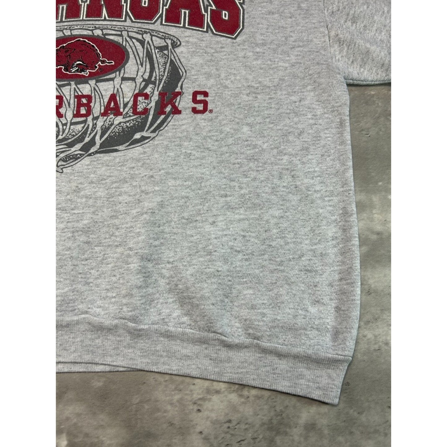 Vintage 90s Arkansas Razorbacks NCAA Collegiate Basketball Graphic Sweatshirt Size Medium