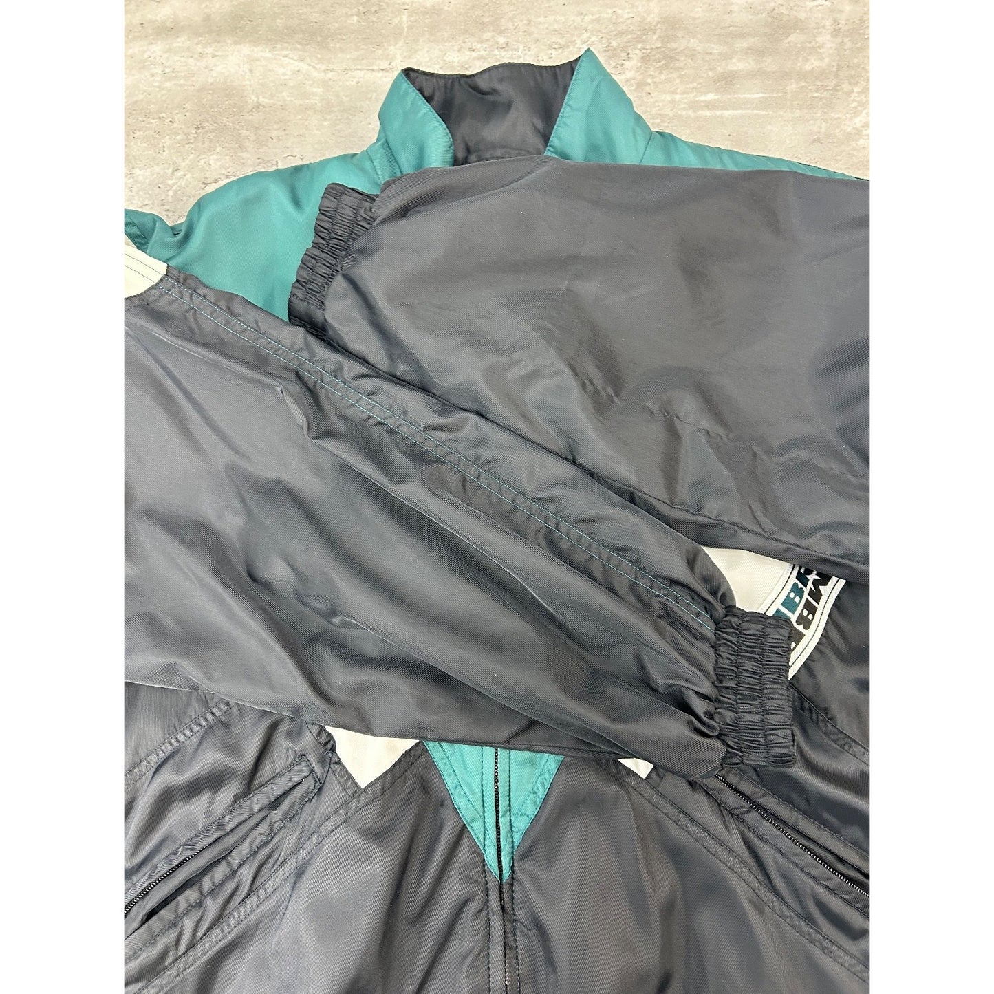 Vintage 90s Umbro Embroidered Logo Full Zip Windbreaker Jacket Size Medium