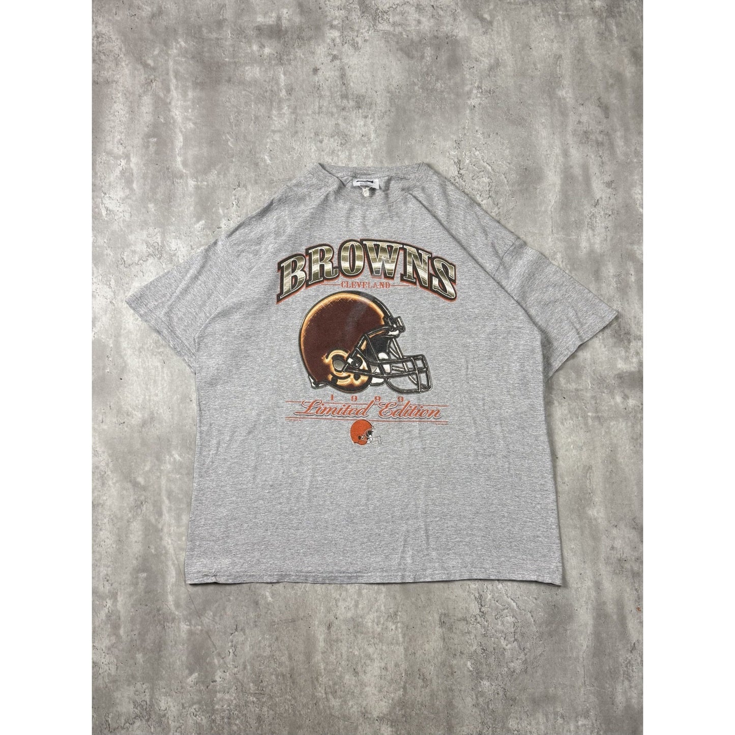 Vintage Cleveland Browns NFL Helmet Graphic Spellout Football T-Shirt Size 2XL