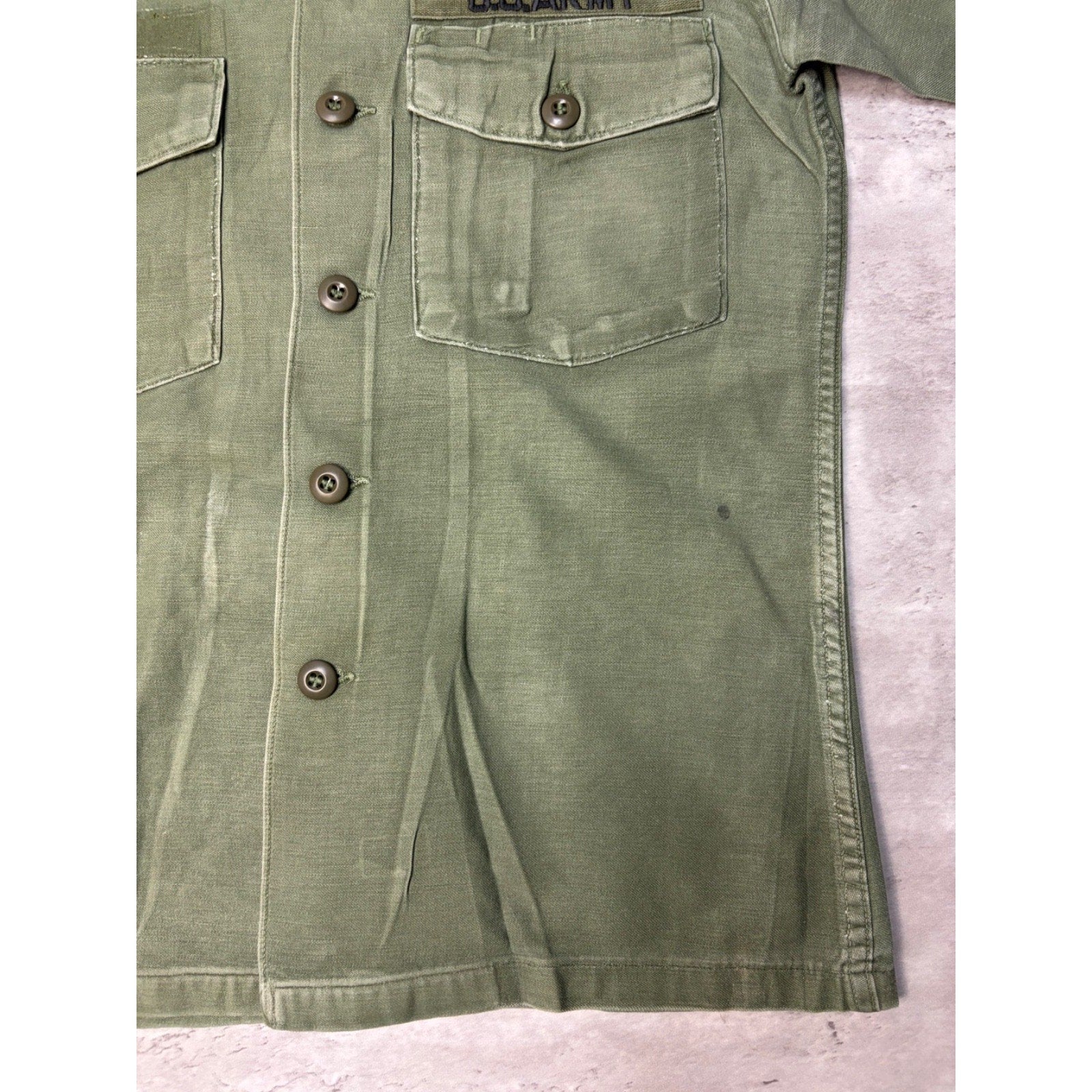 Vintage US Army Patched OG-107 Button Up Shirt Size Medium