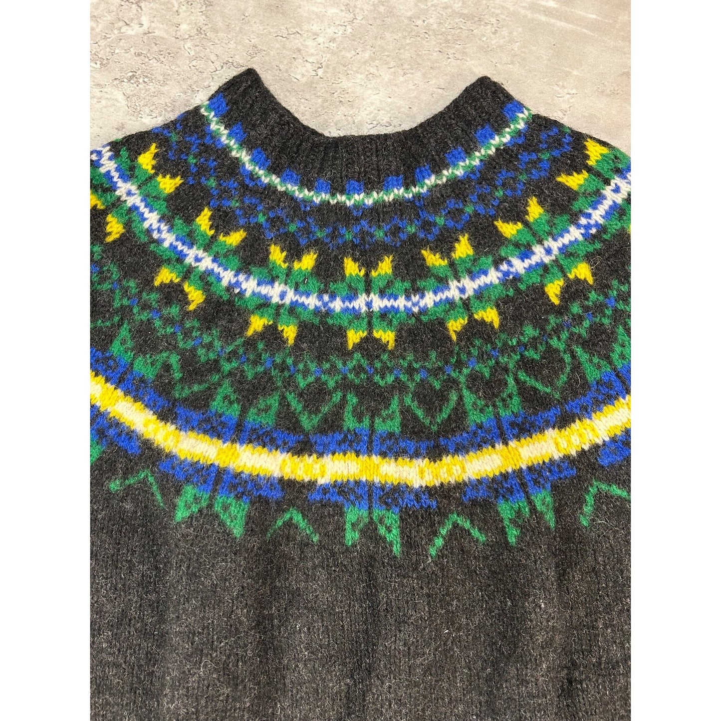Vintage Allen Solly 100% Wool Aztec Pattern Knit Sweater Size XL